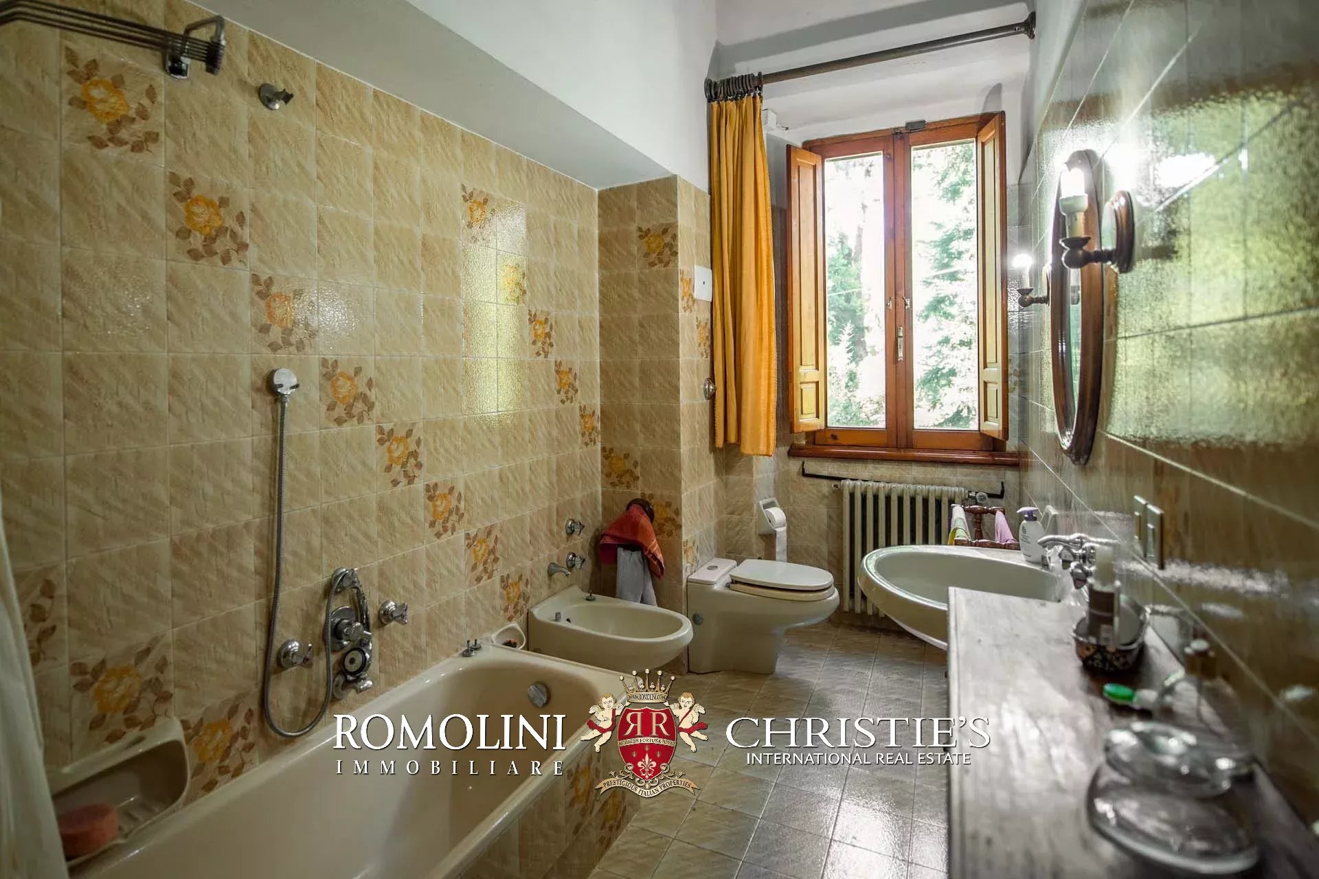 6 Bedroom Villa/Townhouse's Image 40