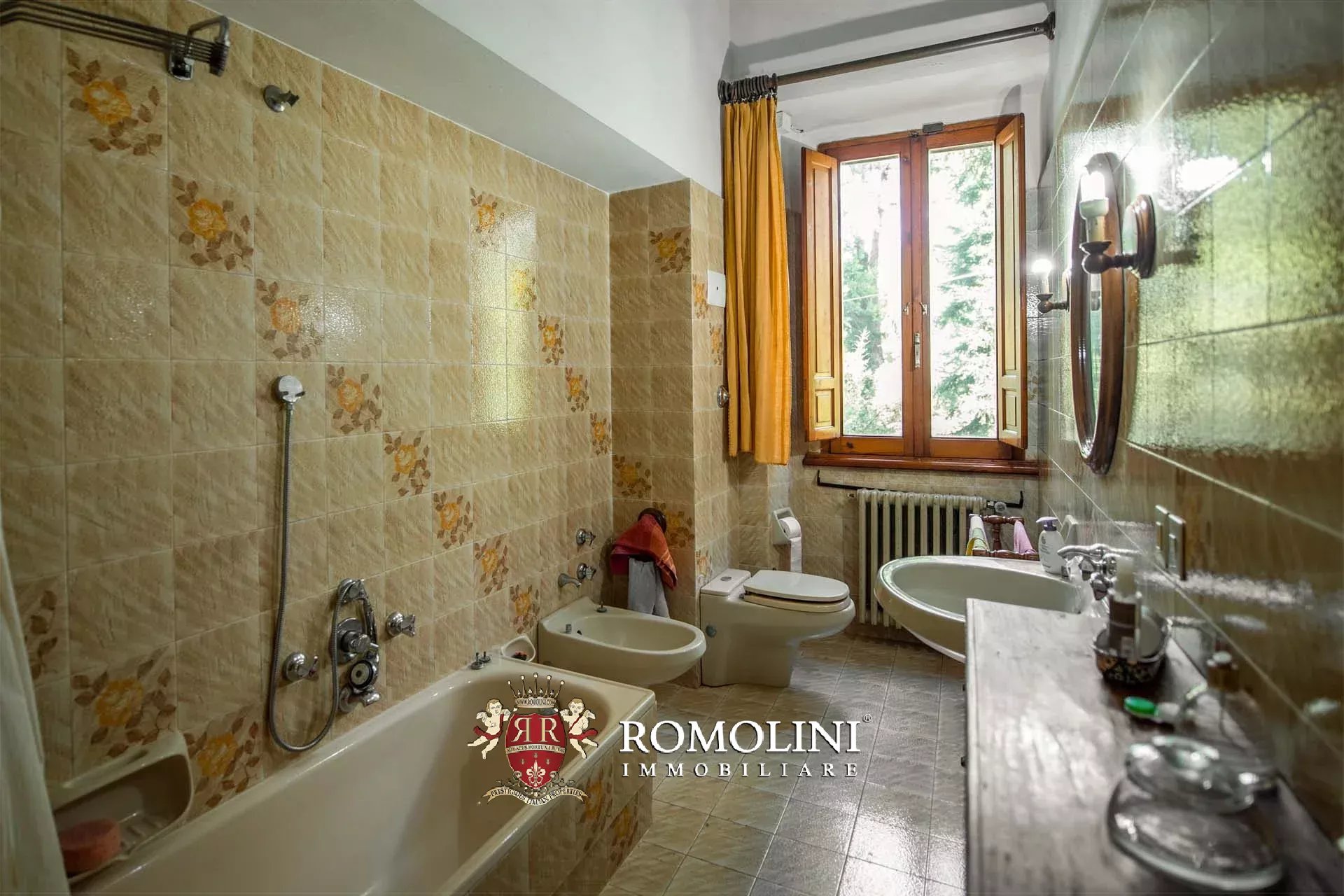6 Bedroom Villa/Townhouse's Image 40