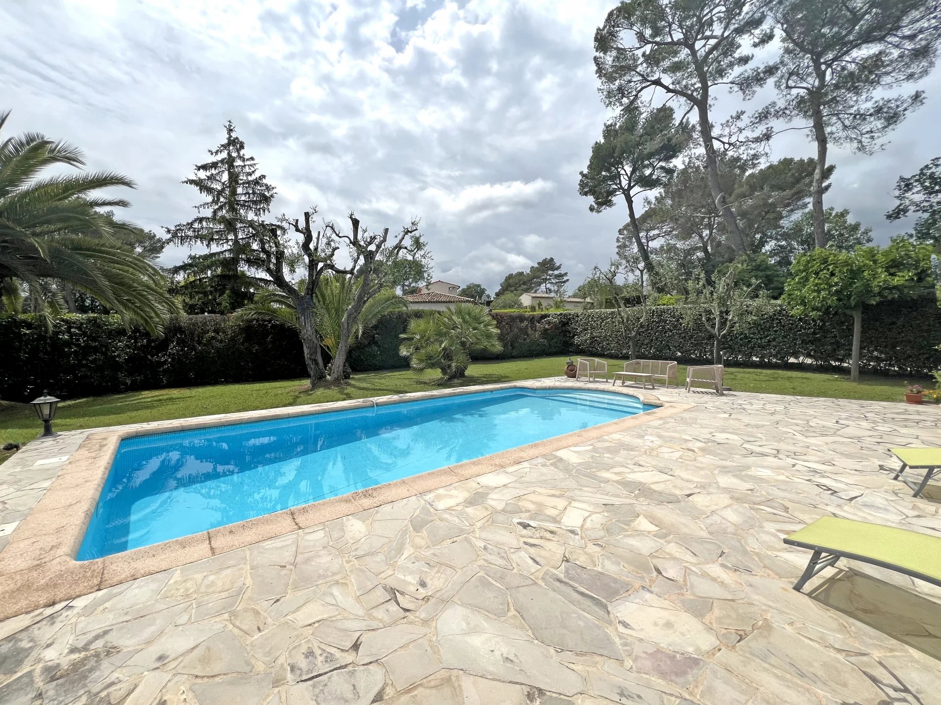 06330 ROQUEFORT-LES-PINS VILLA