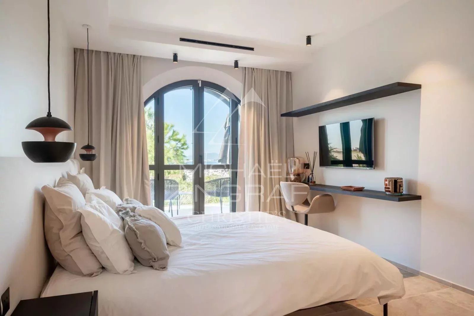 6 Bedroom Villa/Townhouse's Image 6