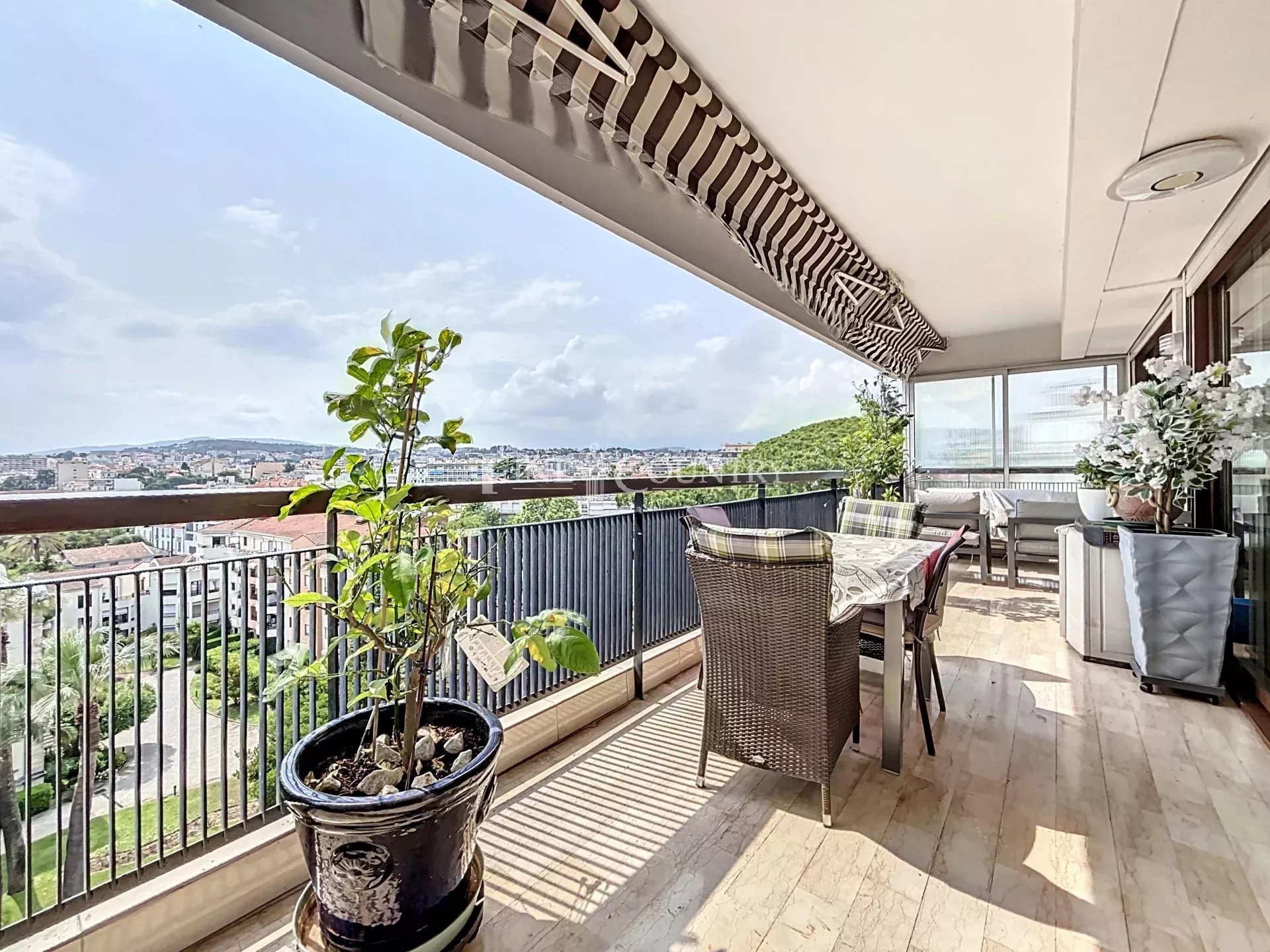 Photo of Apartment 3/4 room for sale in Cannes with sea views