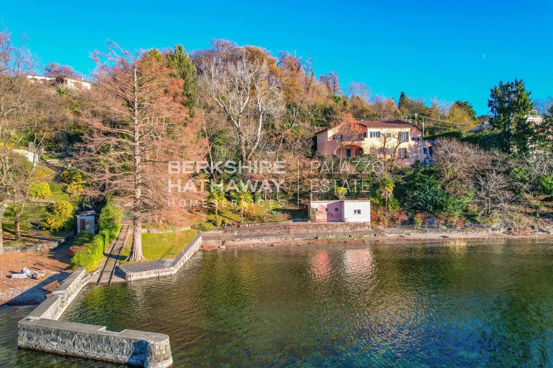 Villa in Leggiuno - view 1