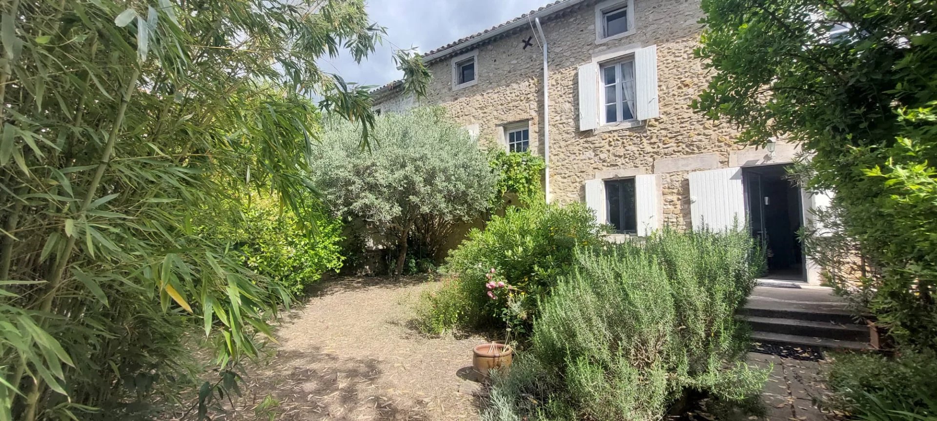 centre st just MAISON en pierre avec cour intérieure. - Photo 3