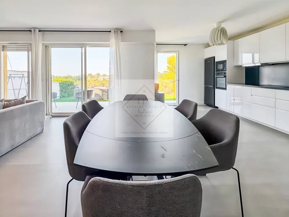 MAGNIFIQUE MAISON MITOYENNE AVEC VUE MER & COLLINES – 4 CHAMBRES – DOUBLE GARAGE – PISCINE — photo 17