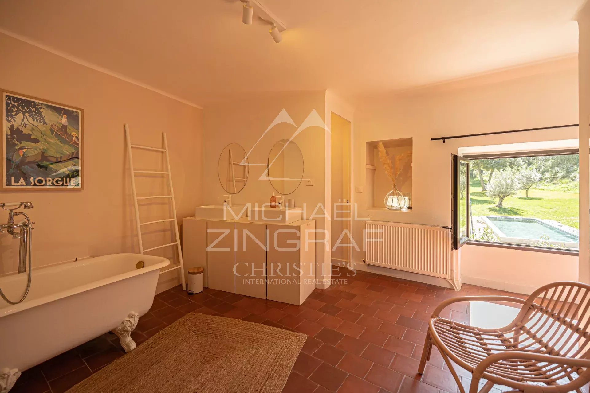 6 Bedroom Villa/Townhouse's Image 9