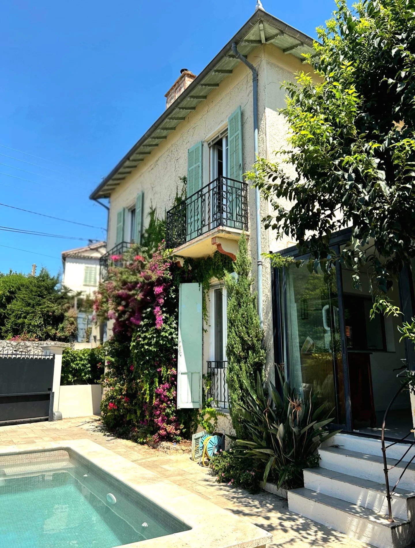 A VENDRE- ANTIBES -EXCLUSIVITÉ  Maison de 1910 entièrement rénovée - Piscine- Centre ville à pieds