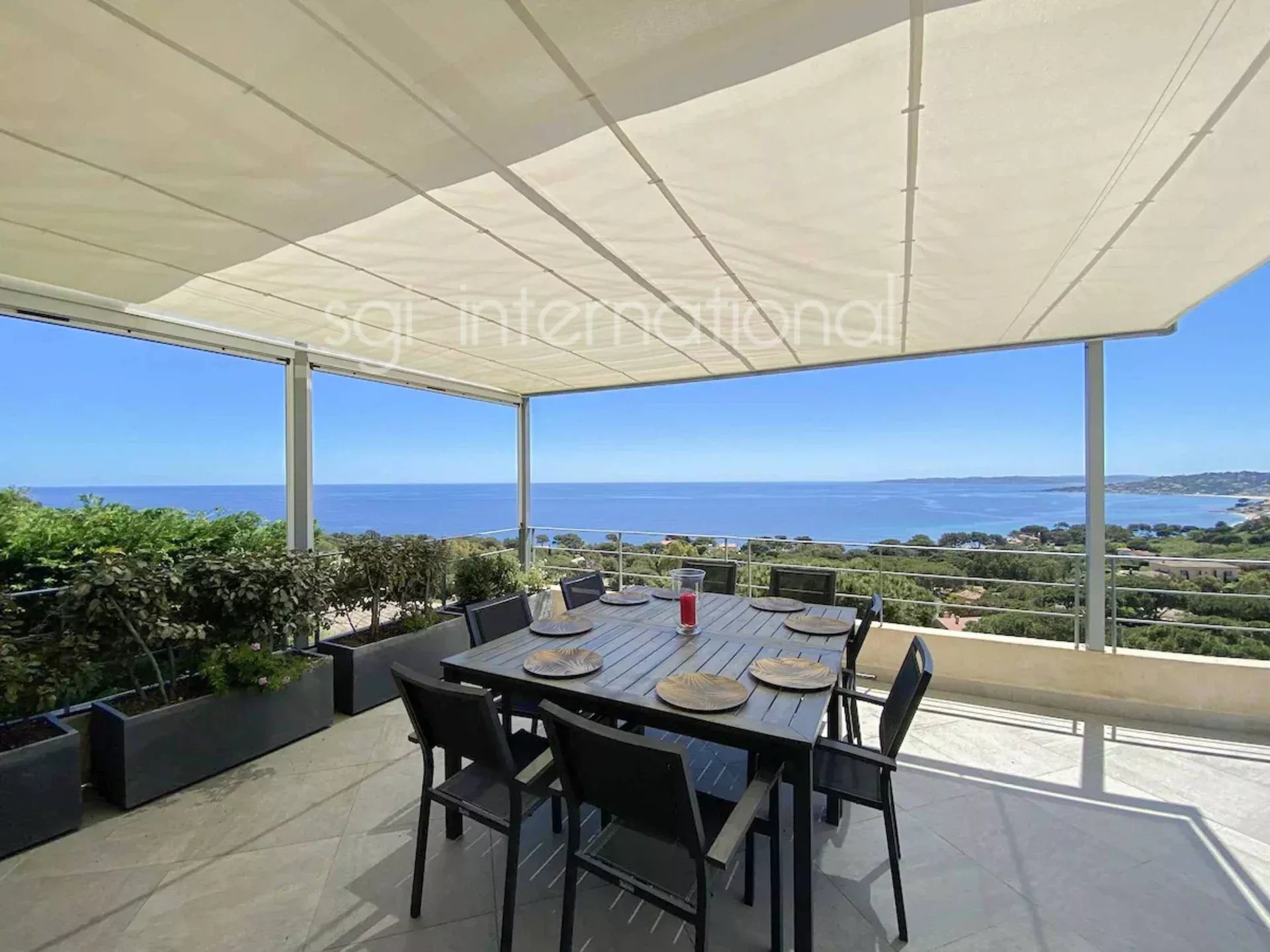 Sainte-Maxime – Moderne Villa mit Panoramablick auf das Meer