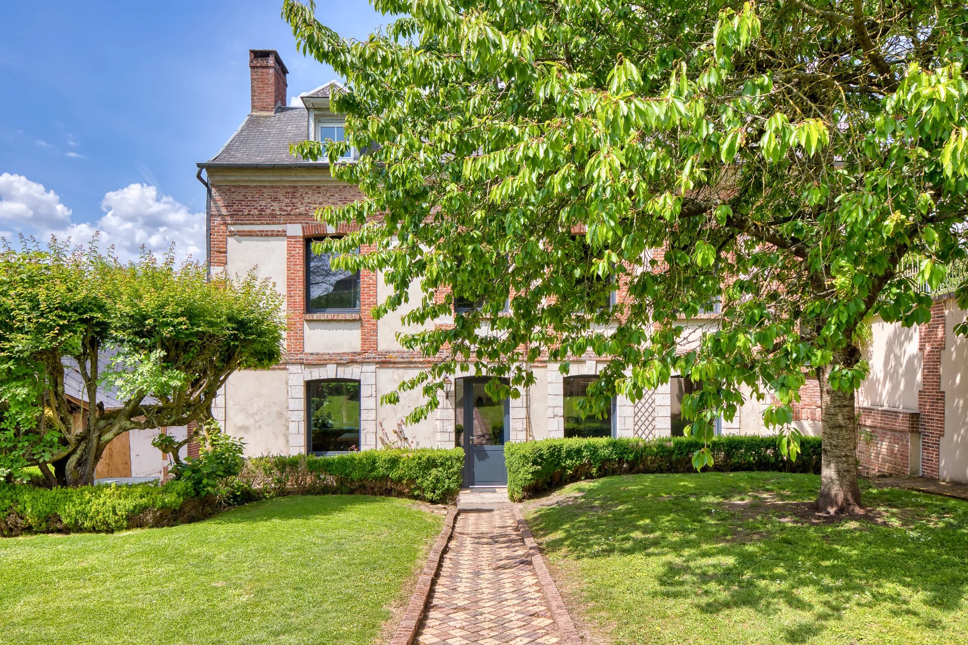 Maison ancienne rénovée de 7 pièces - 20 minutes de Lyons-la-fôret - 1h30 de Paris -