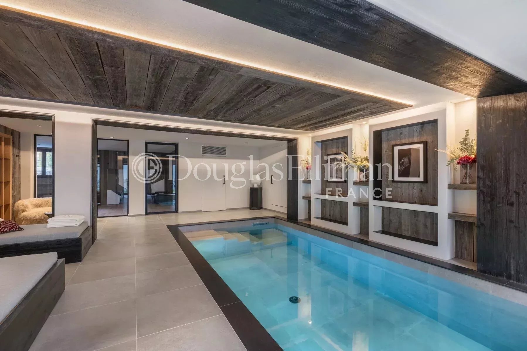 MEGÈVE – Chalet de luxe avec 5 chambres au cœur du village - Image nᵒ3