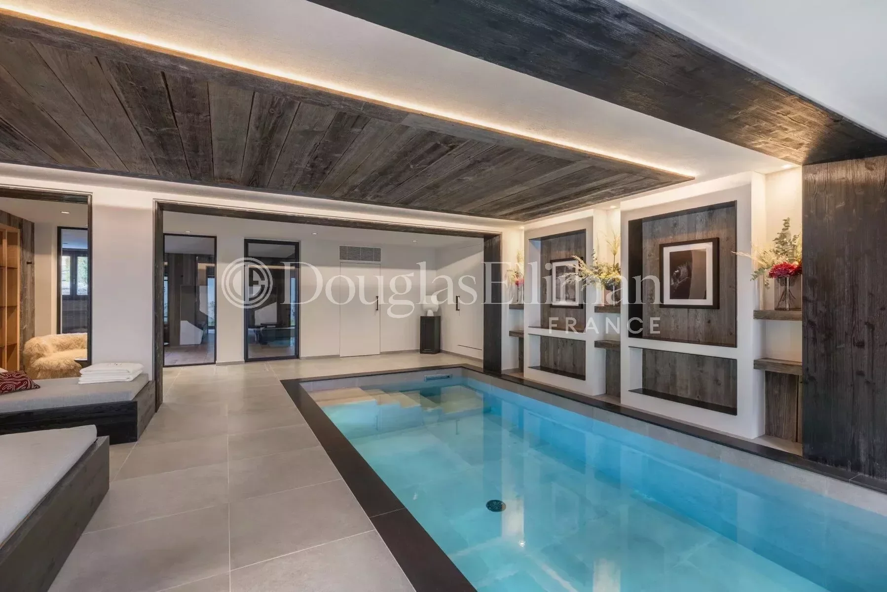 MEGÈVE – Chalet luxueux de 5 chambres au centre - Image nᵒ3