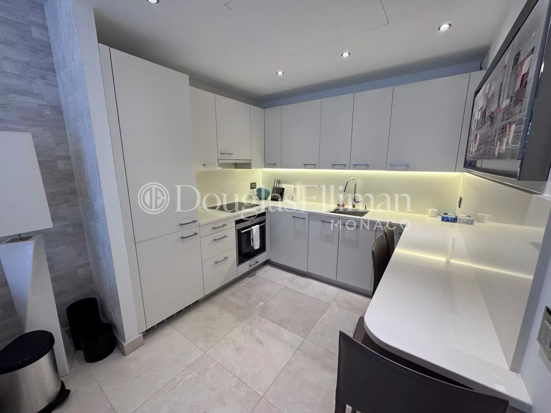 Luxurious 2-room apartment - Picture n°2