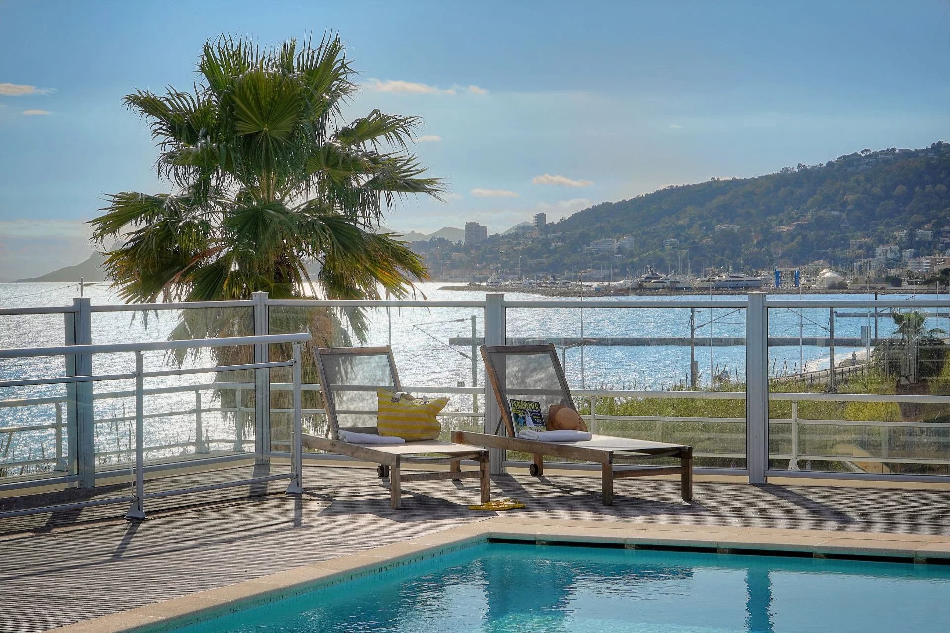 Appartement 2 pièces avec terrasse vue mer, piscine sur le toit et accès direct à la plage