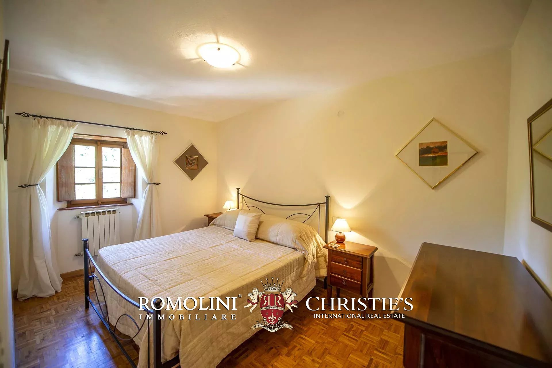 MANOR HOUSE FOR SALE IN CAPRESE MICHELANGELO, TUSCANY