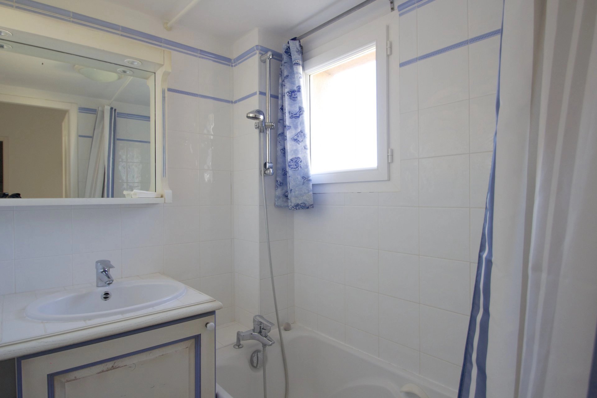 Roquebrune/s Argens, Villa -4 bedrooms -90m2- in luxury domaine, with pool & tennis