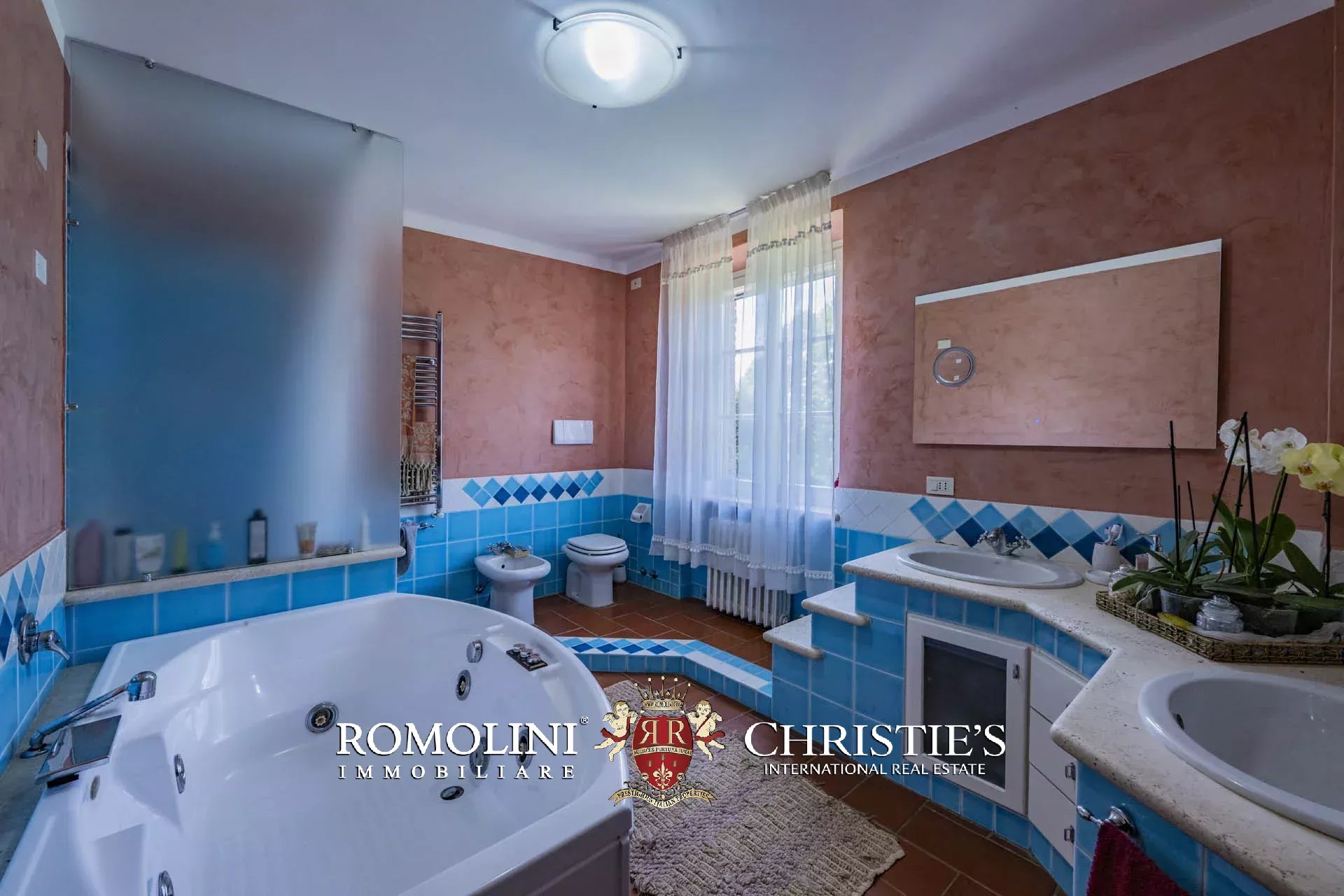 34 Bedroom Vineyard's Image 54