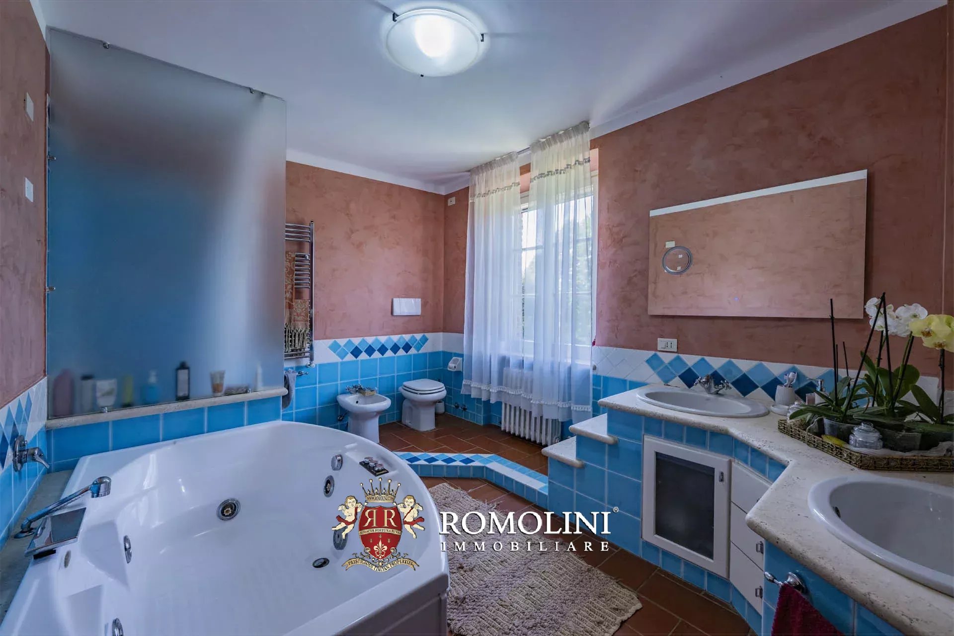 34 Bedroom Vineyard's Image 54
