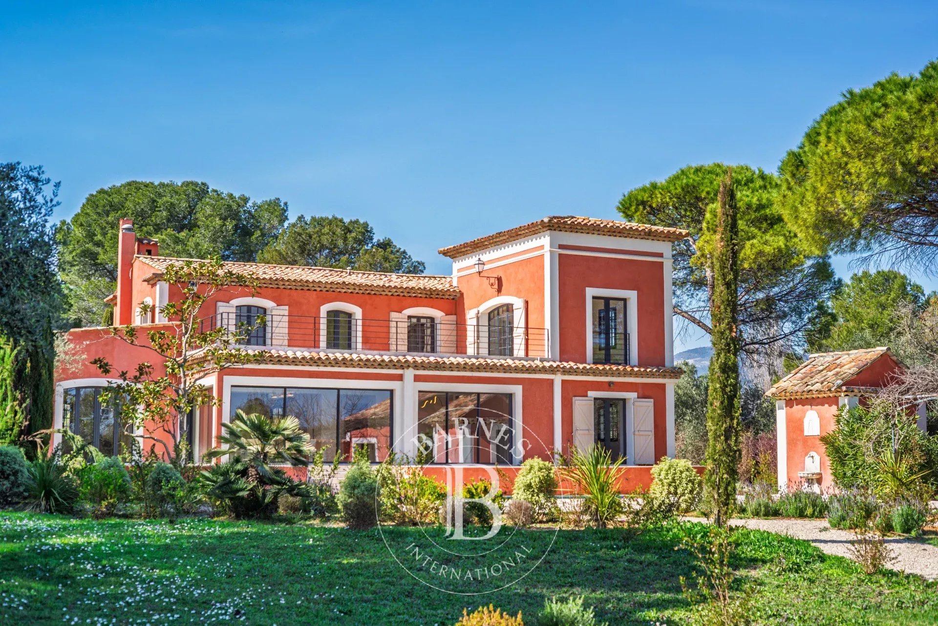 Castellaras - Sought-after area - Superb renovated property in a quiet environment