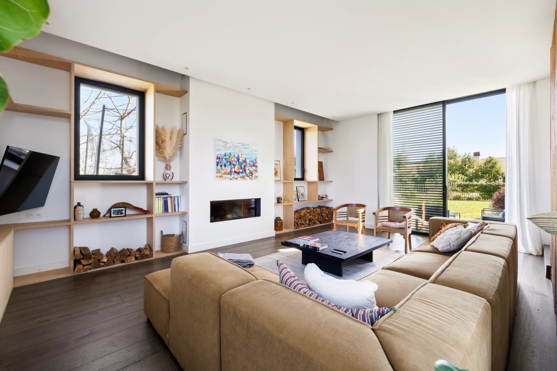 ARBONNE, MAISON DE 240 M² AVEC PISCINE - picture 2