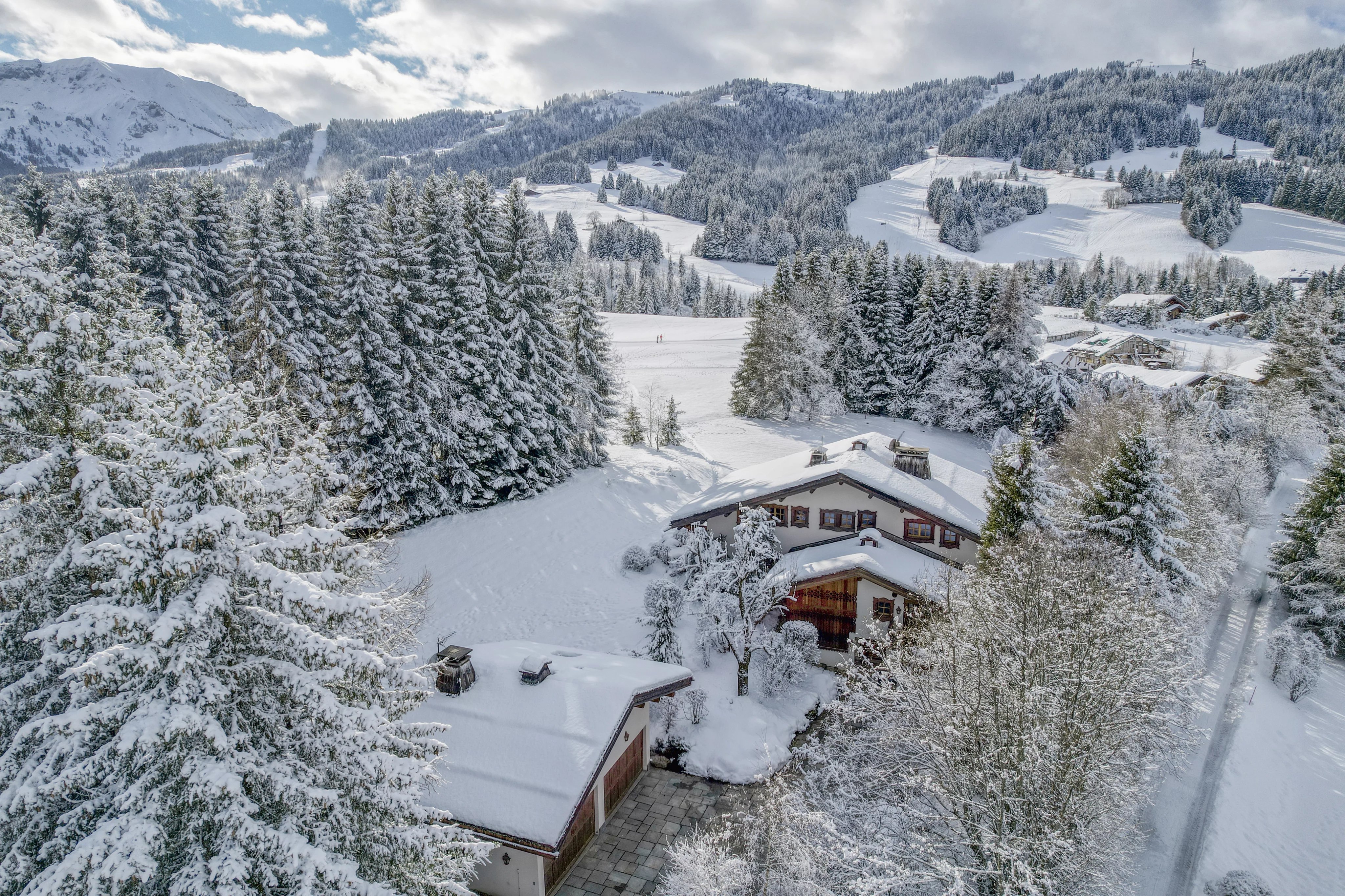 Megève - Exceptionnelle propriété de deux chalets avec vue panoramique