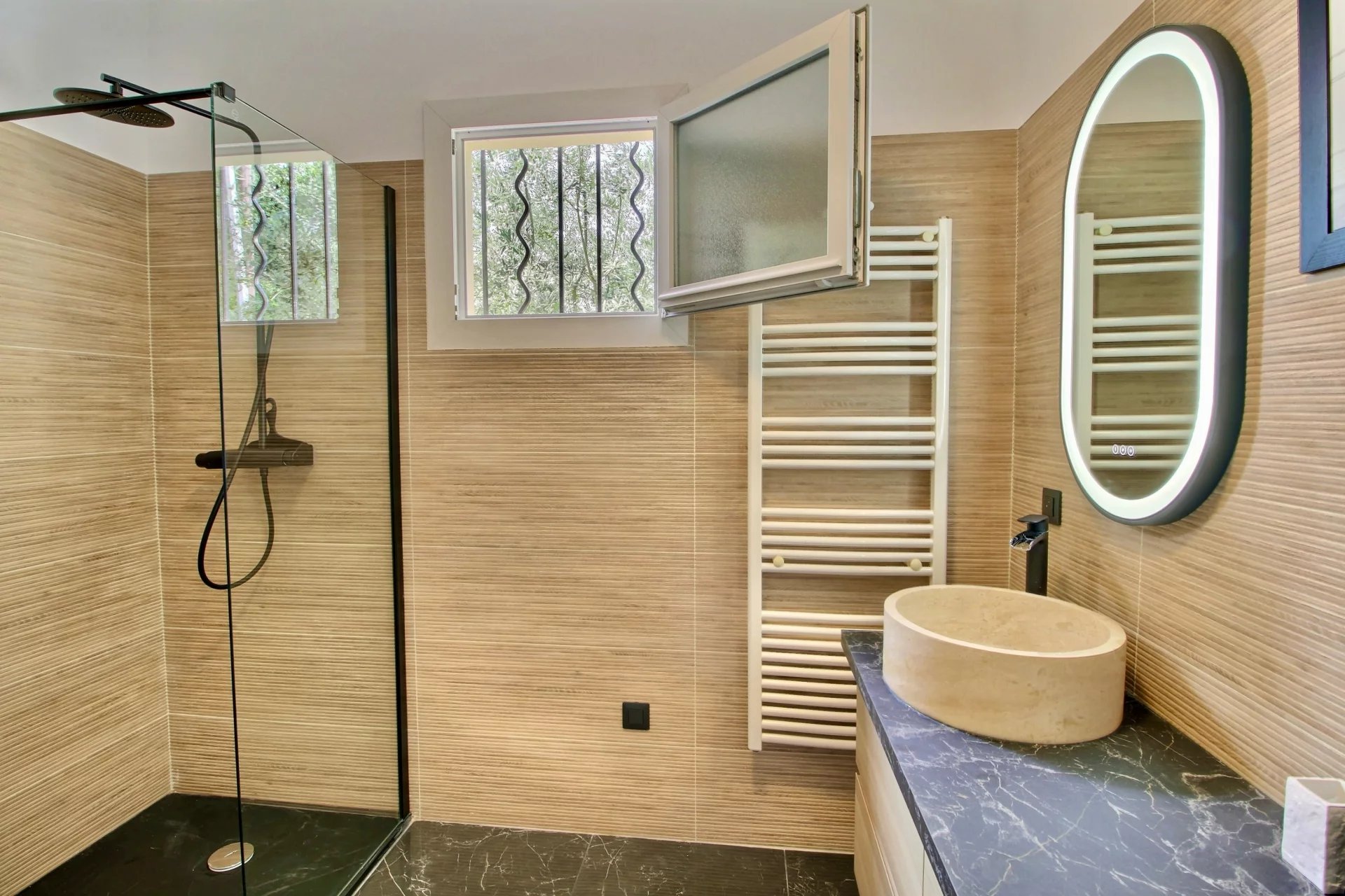 Renovated villa with studio, close to the village - Seillans