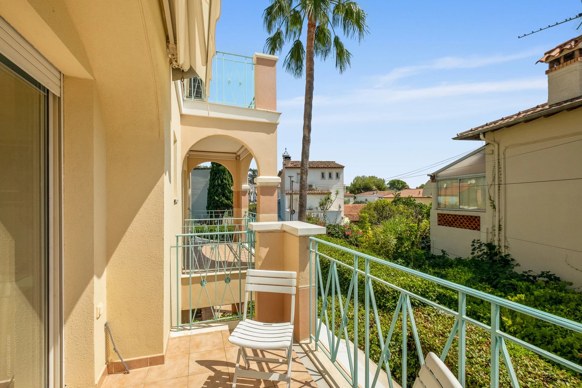 Exclusive in Saint-Jean-Cap-Ferrat: 1-bedroom apartment with terrace and garage, peace under the sun!