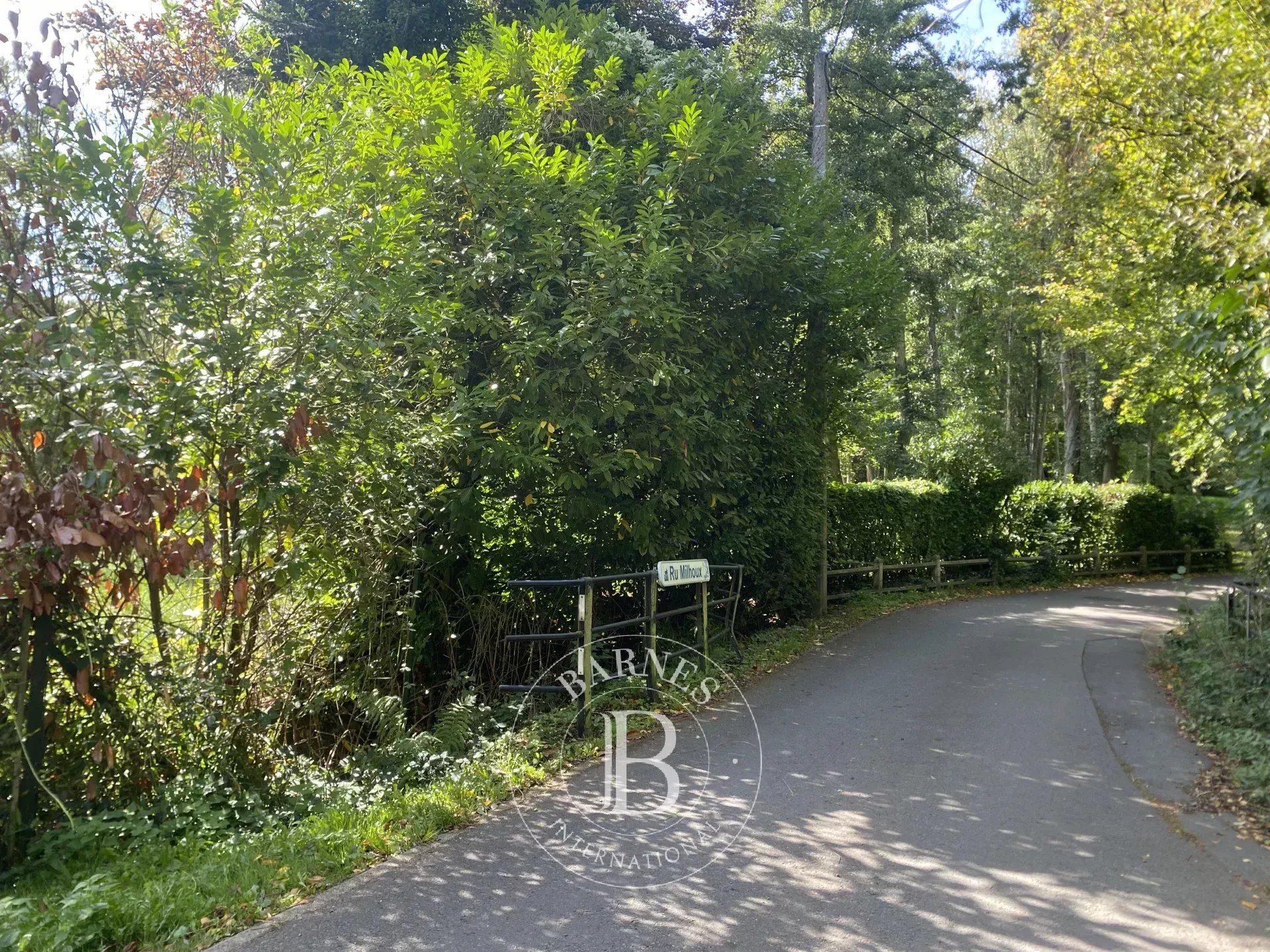 Exceptional plot with planning permission