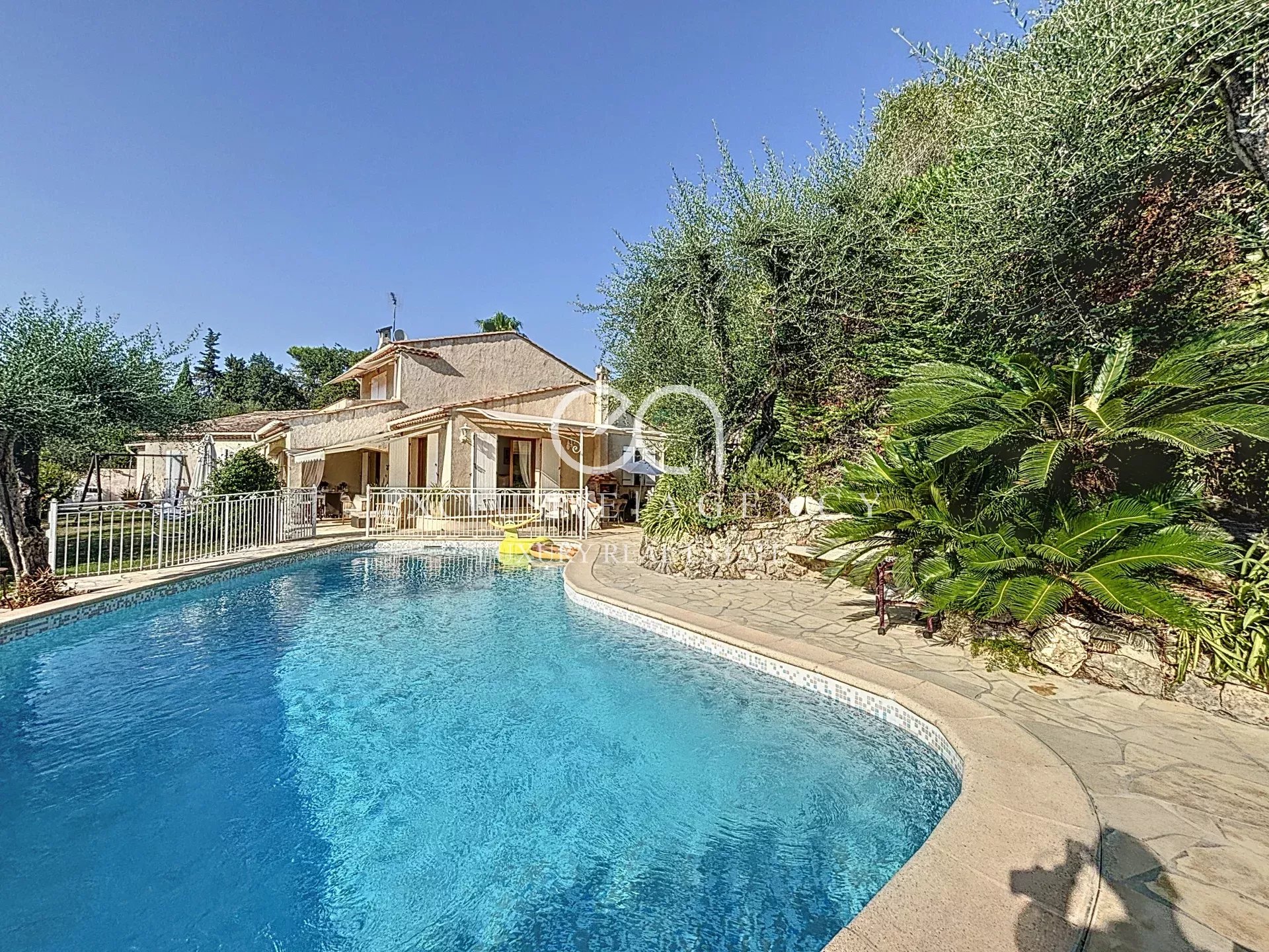 Mougins Villa, 6 rooms, 235m² with pool and 1500m² garden