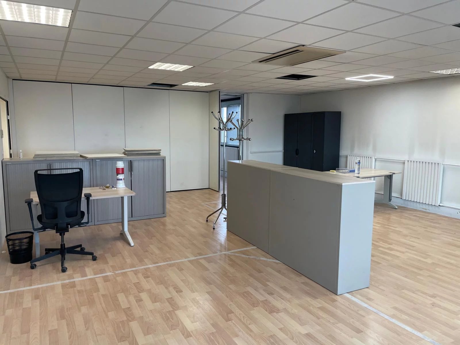 Bureaux de 575 m² divisibles avec 11 parkings – Opportunité rare - Image 1