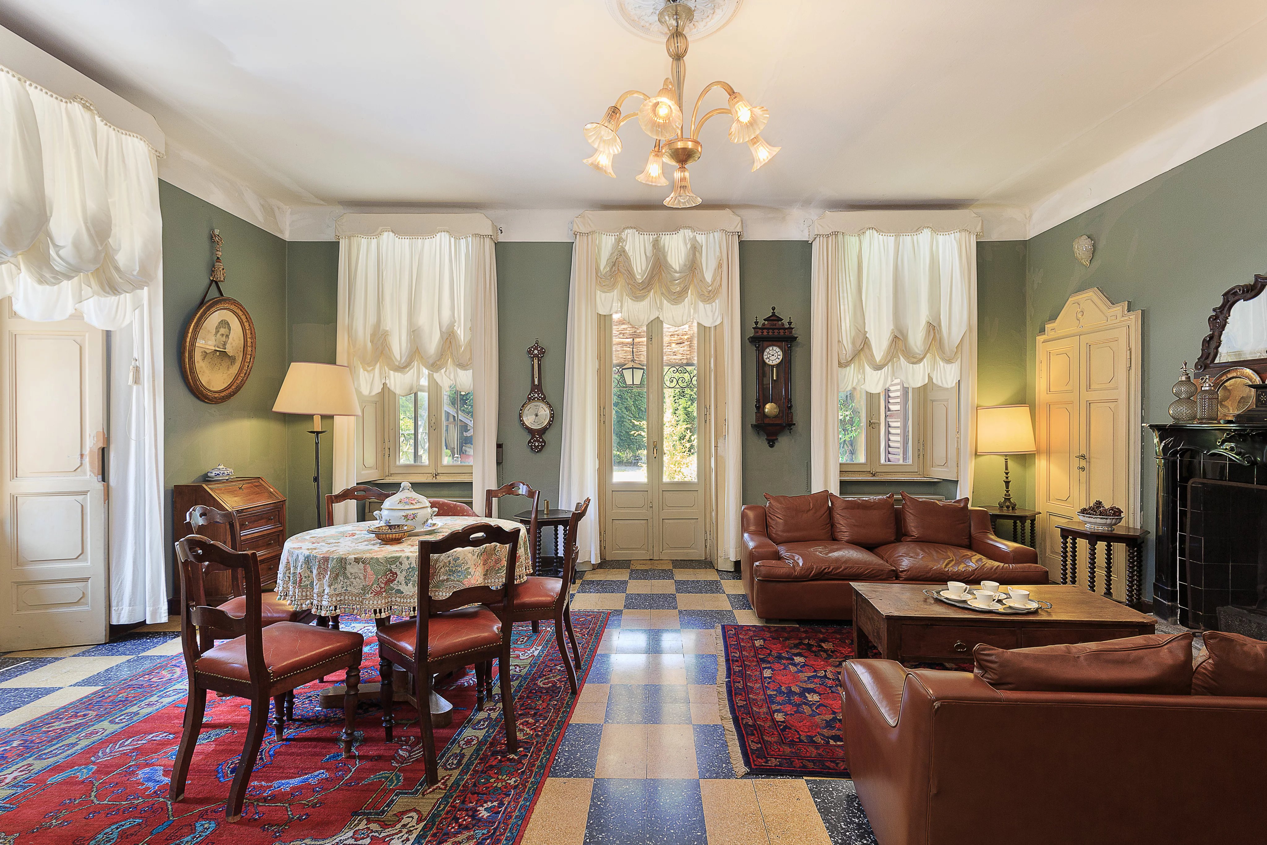 Villa D'Epoca with 7500 park - picture 30 title=