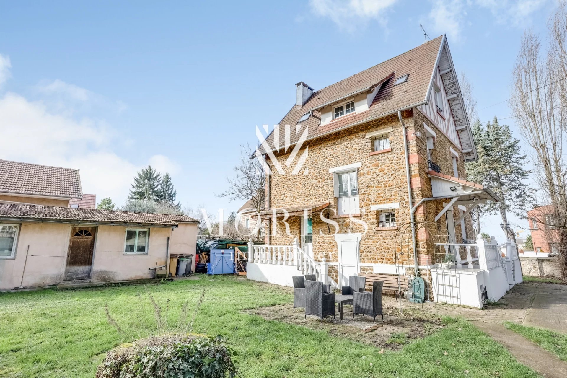 MAISON DE 7 PIECES - TERRAIN DE 1076m2 / BOISSY SAINT LEGER - Image Array