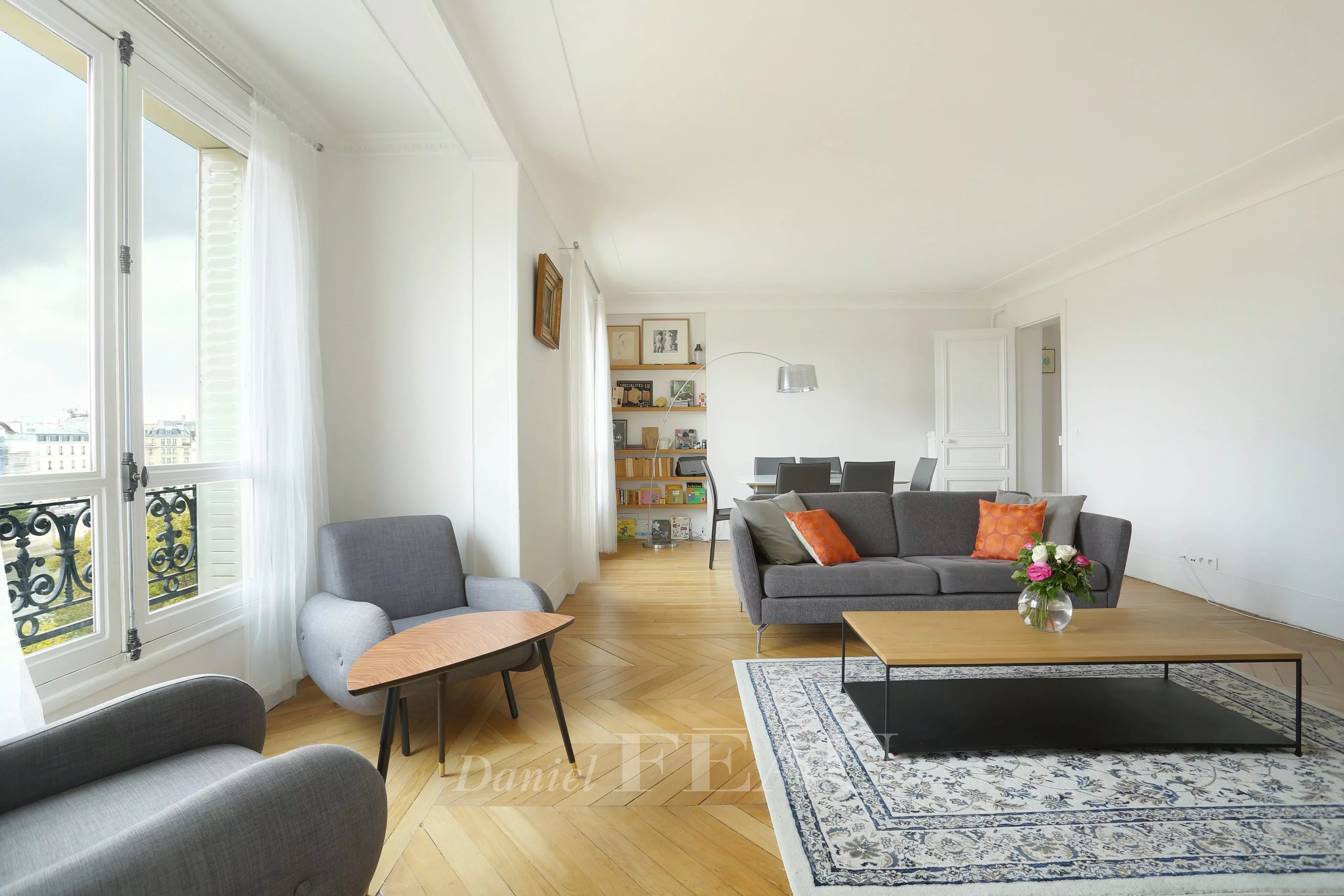 Living-room Natural light Wooden floor