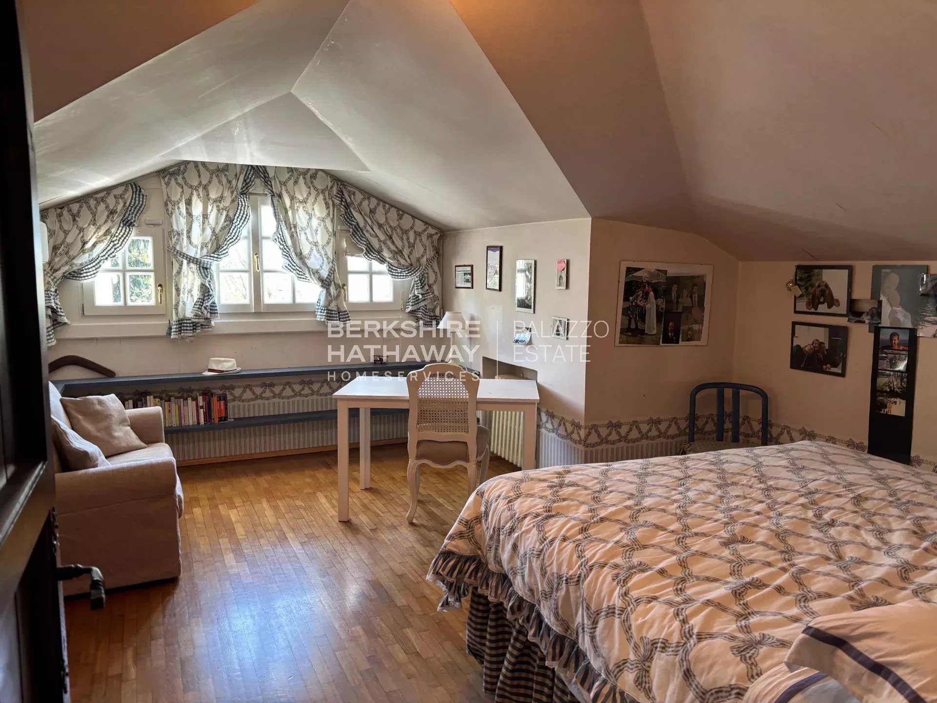 Magnificent detached villa with a large garden, minutes from the sea and Pietrasanta