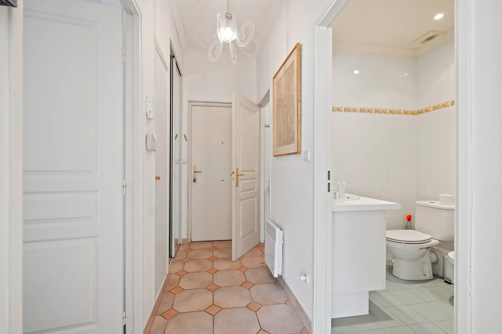 Exclusive in Saint-Jean-Cap-Ferrat: 1-bedroom apartment with terrace and garage, peace under the sun!