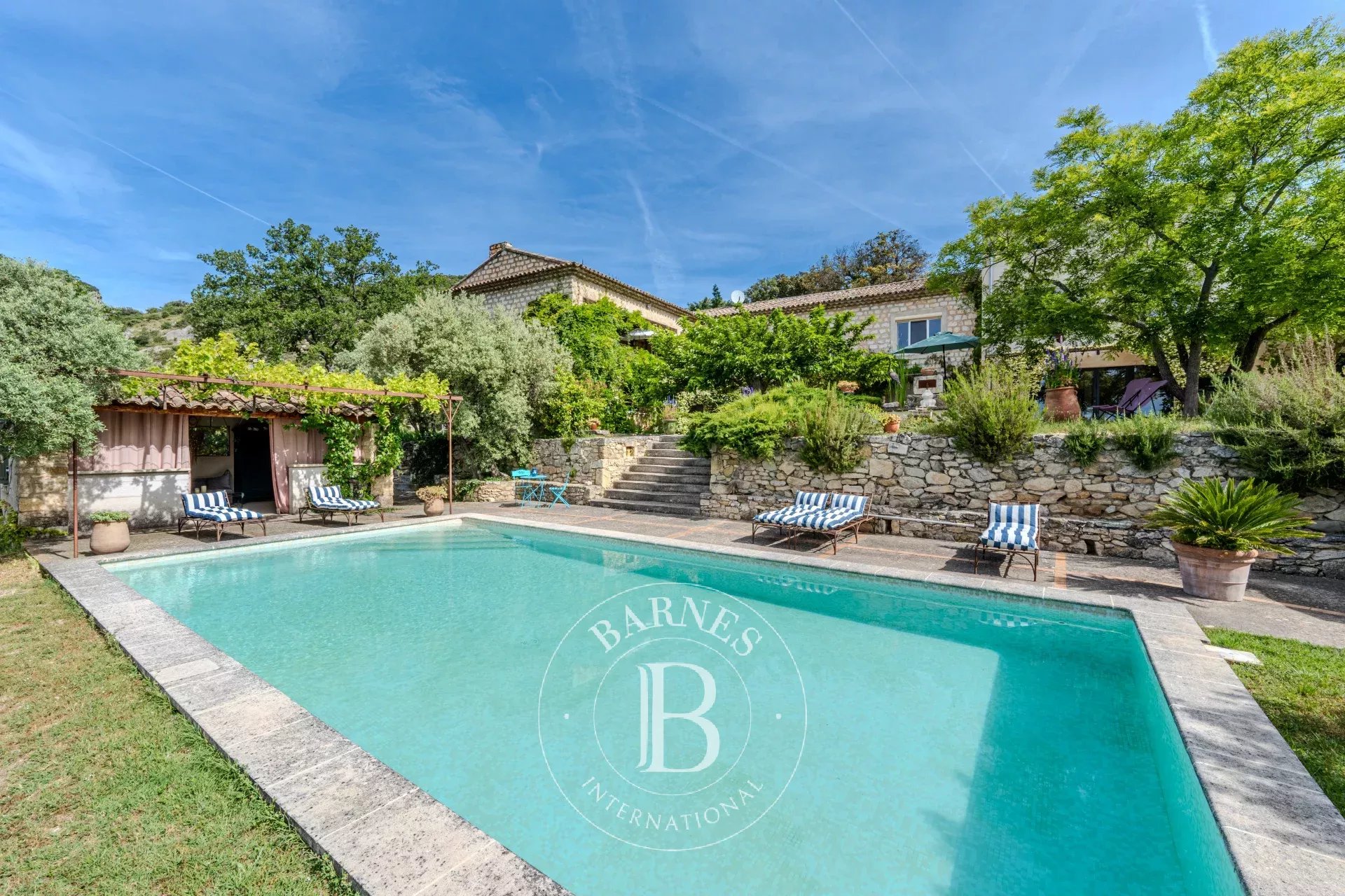 LOURMARIN CENTER - 320m2 - SWIMMING POOL- 1,6 ha - picture 9
