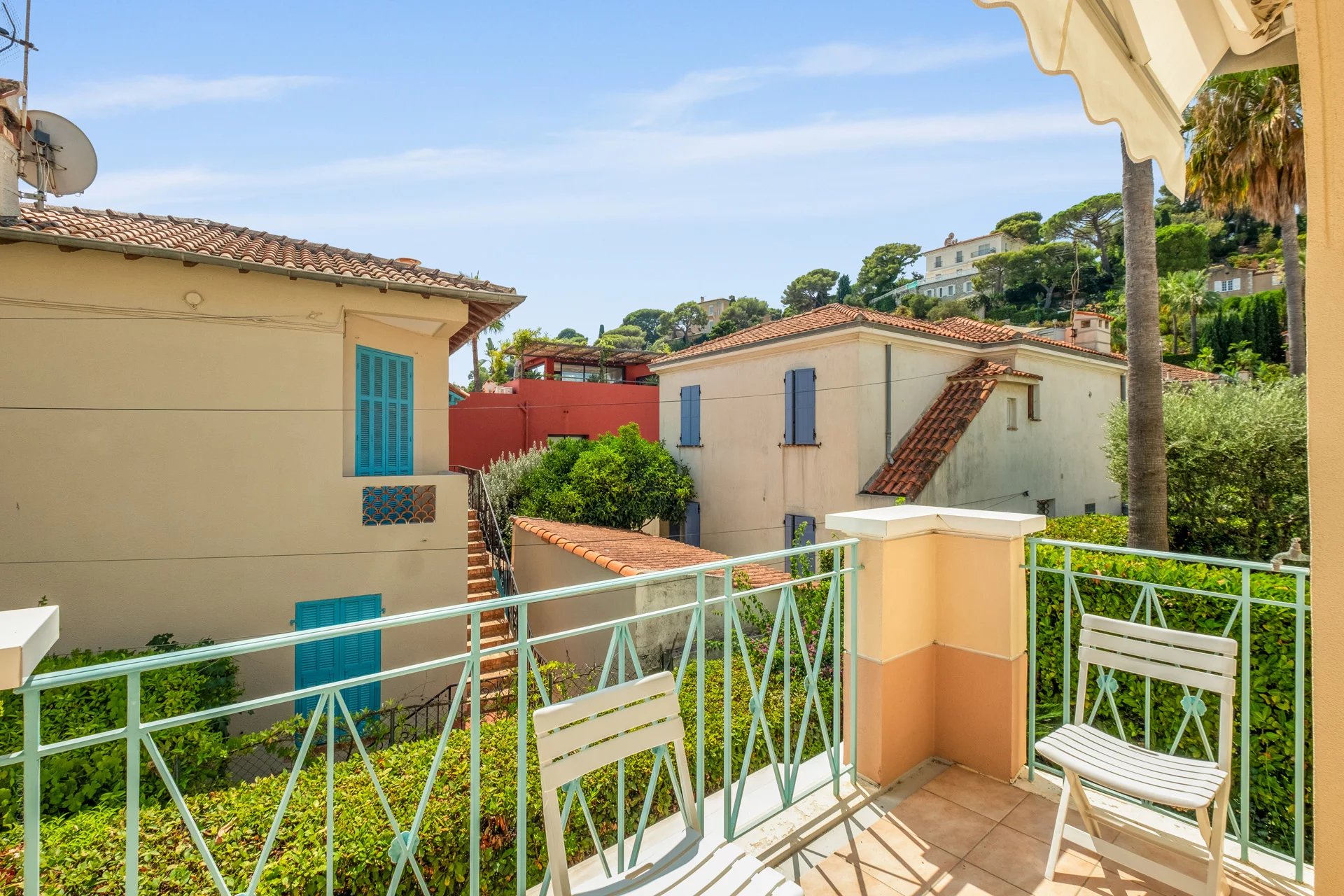 Exclusive in Saint-Jean-Cap-Ferrat: 1-bedroom apartment with terrace and garage, peace under the sun!