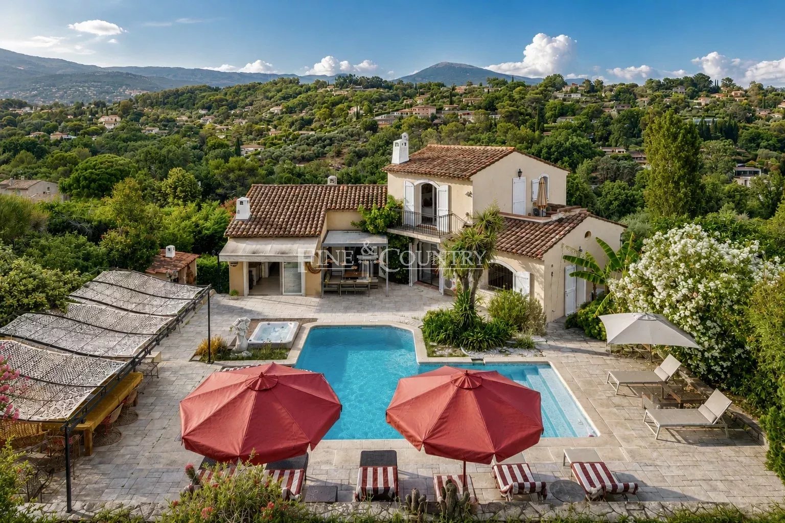 Photo of For sale  Villa in Valbonne - Panoramic view