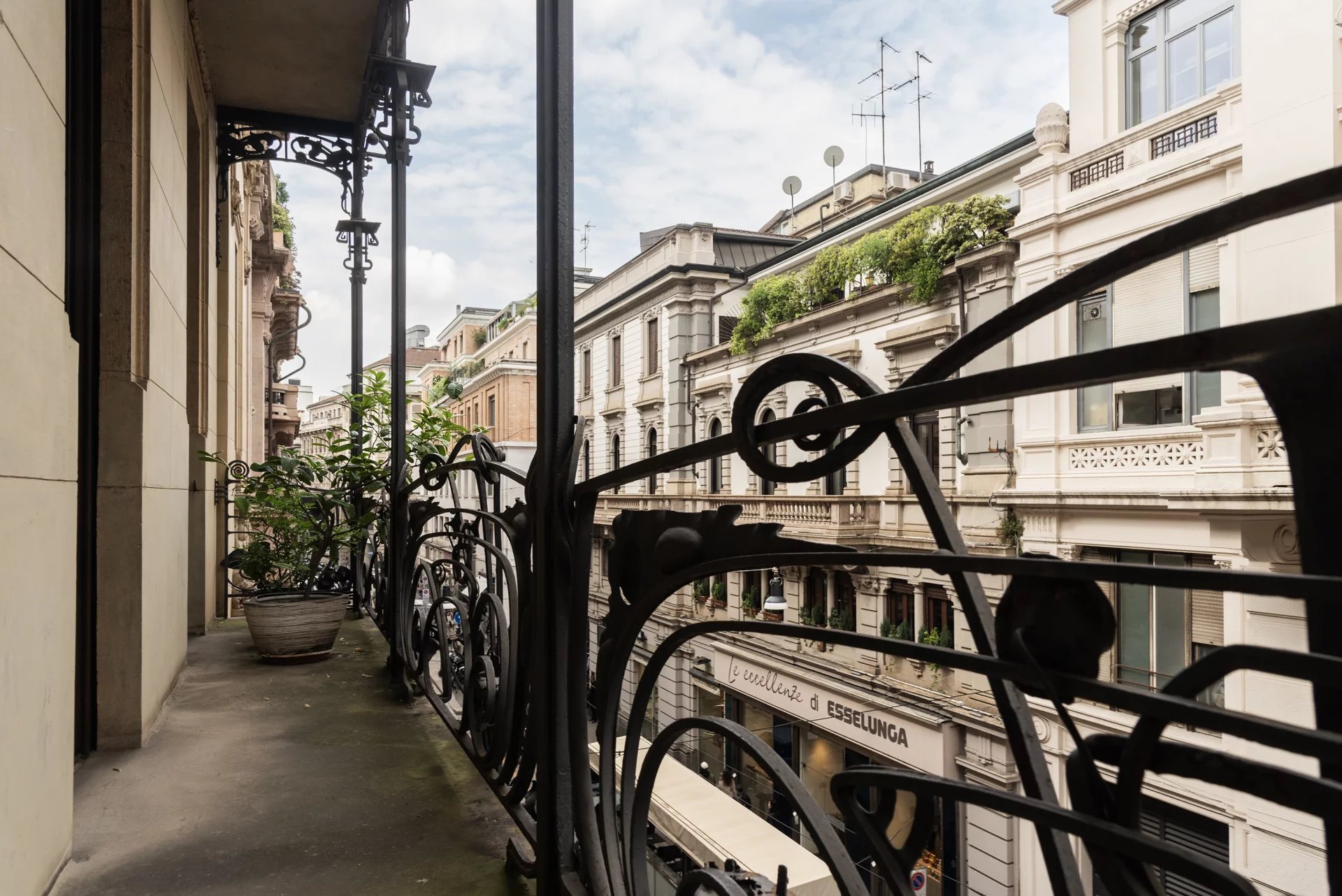 Eleganza e Centralità: Ufficio di Rappresentanza