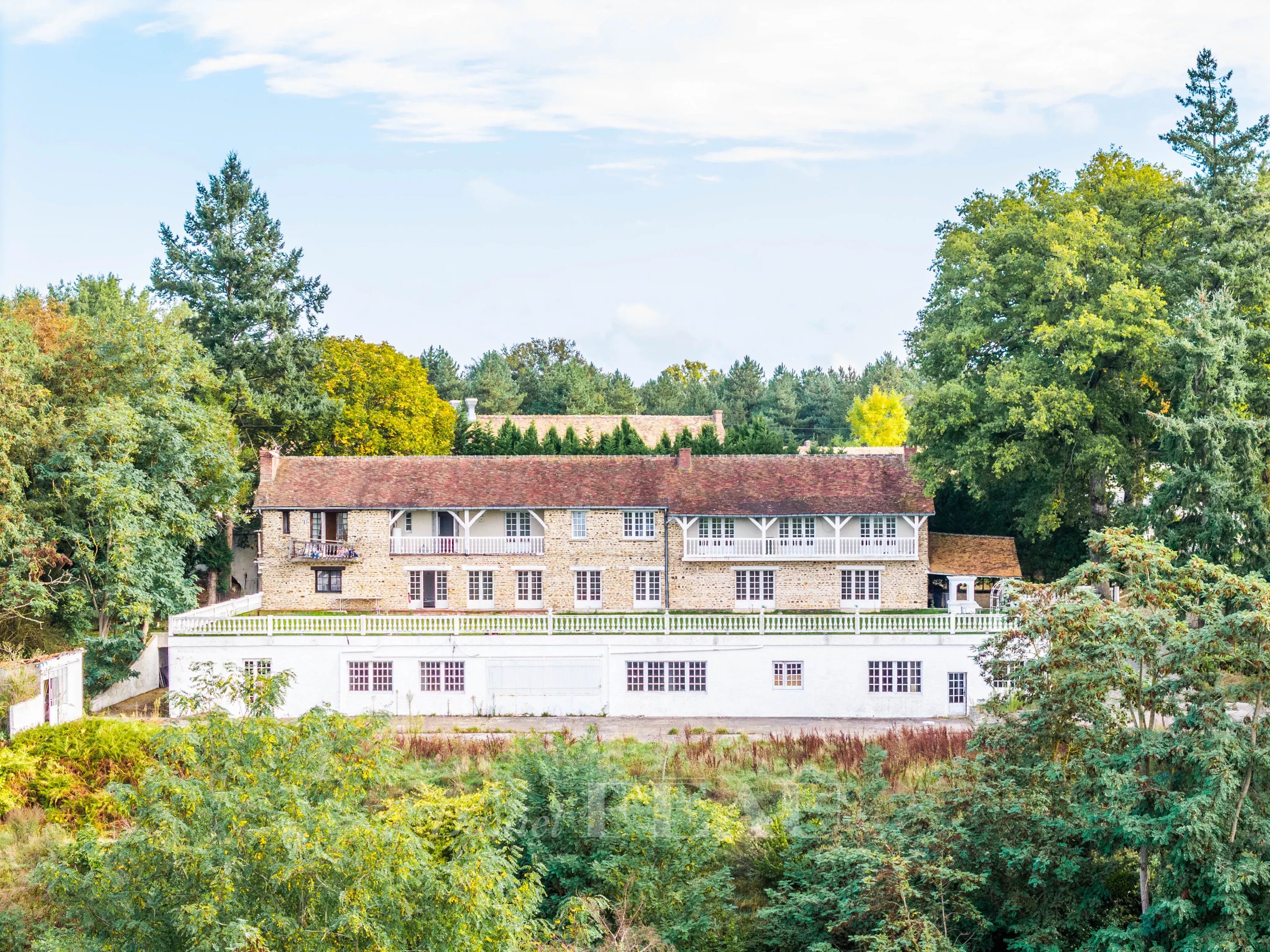 Near Montfort l’Amaury – A property set in 3 hectares