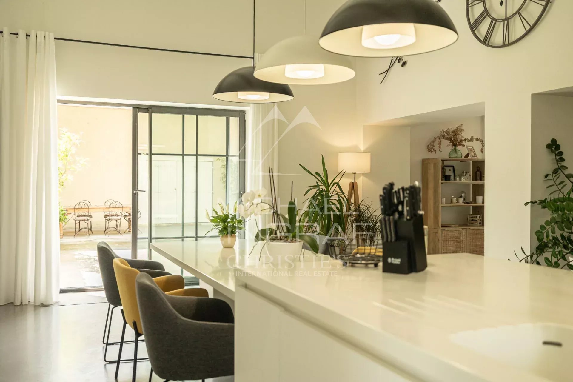 6 Bedroom Villa/Townhouse's Image 3