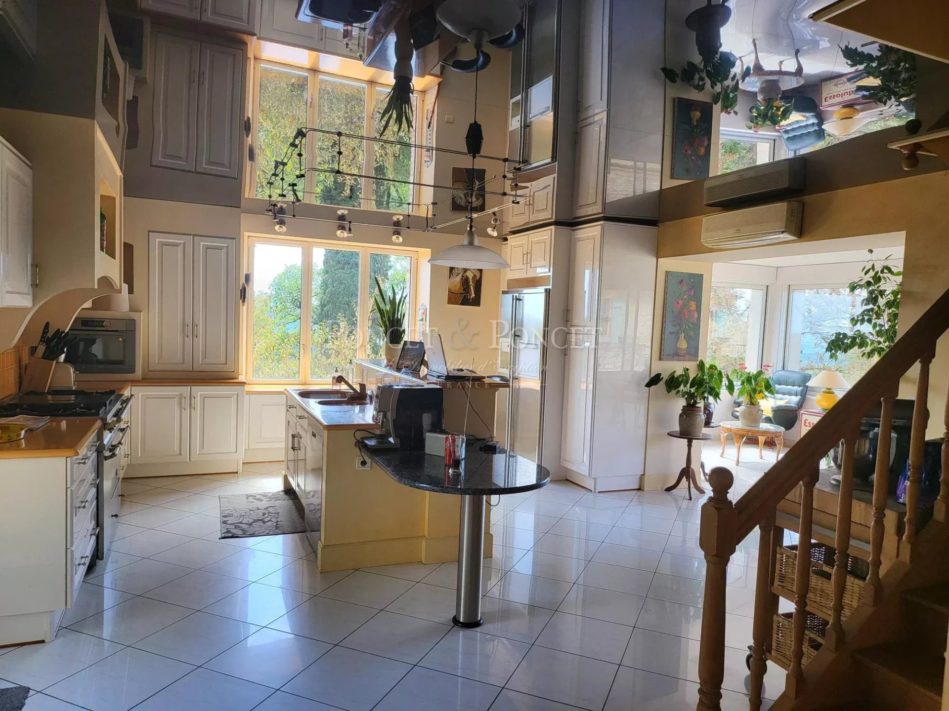 9 Bedroom Villa/Townhouse's Image 5
