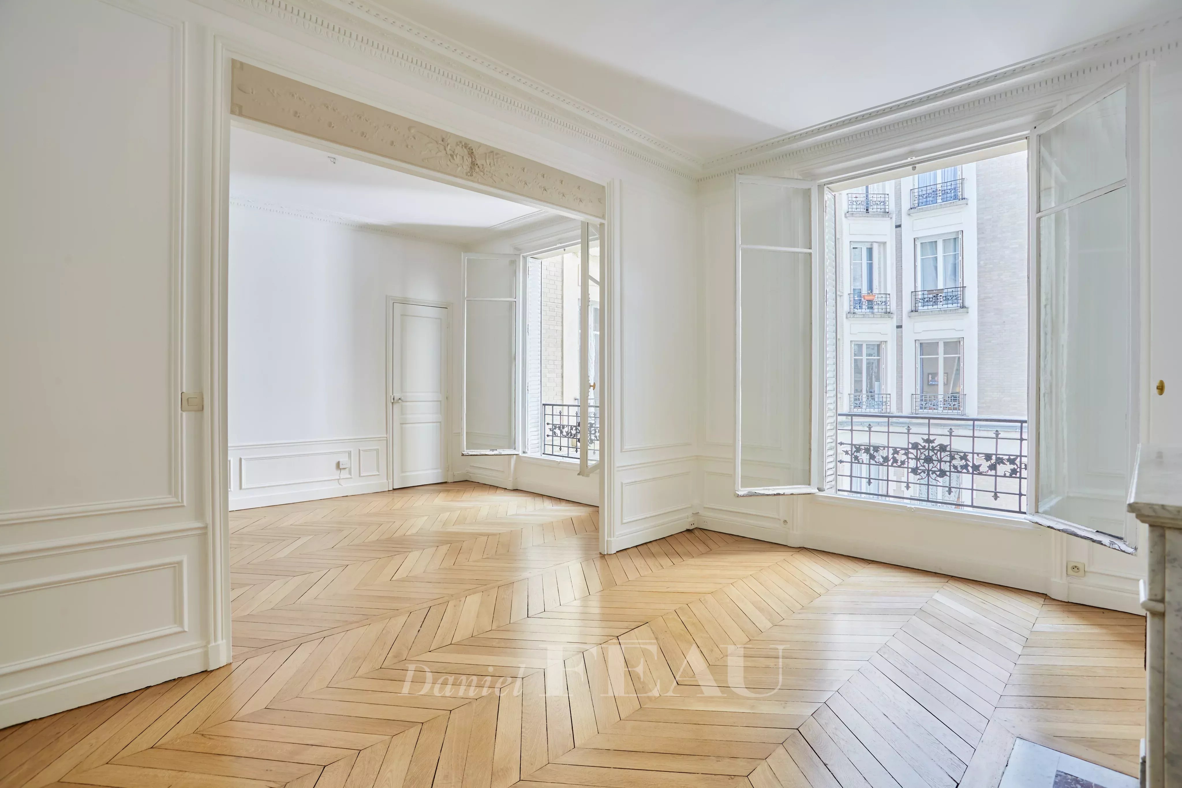 Sale Apartment Paris 17th