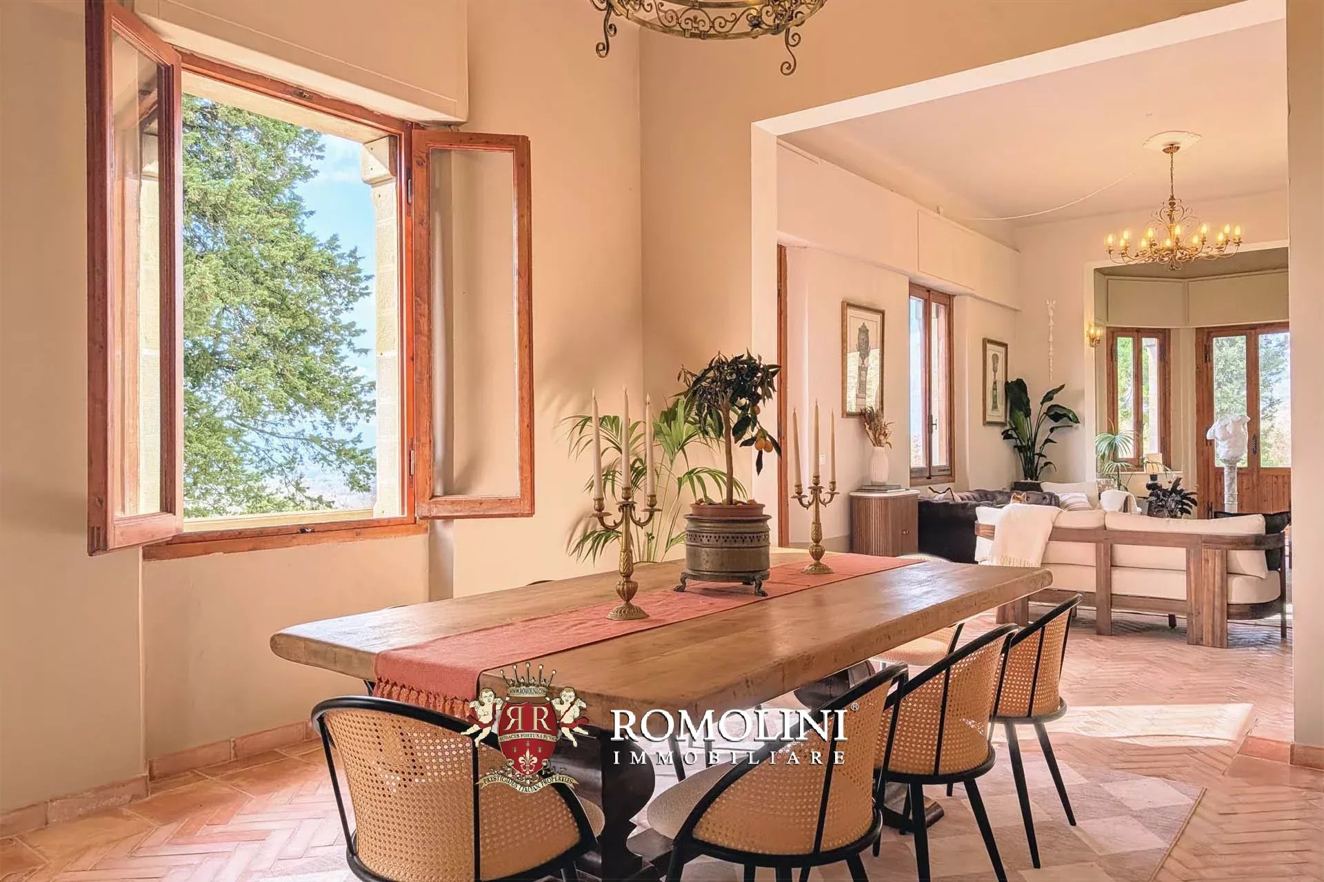 6 Bedroom Villa/Townhouse's Image 7