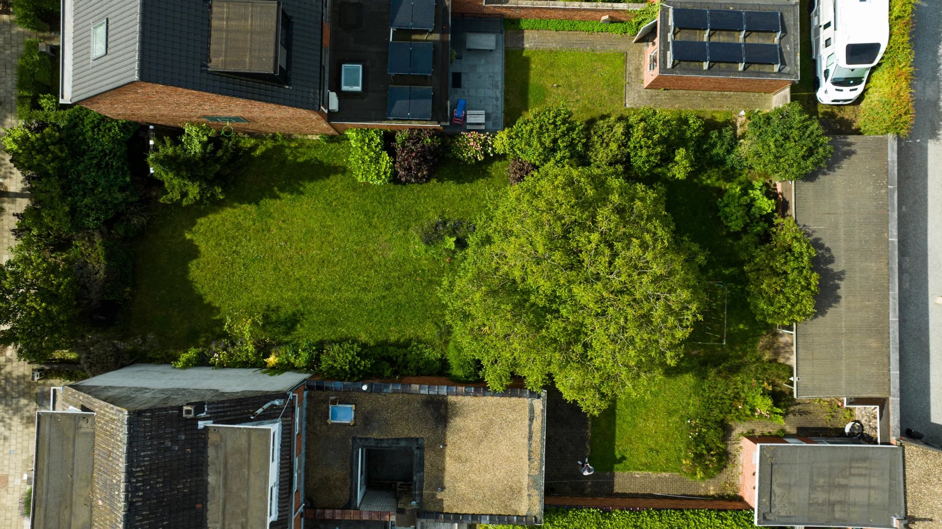 BOUWGROND VOOR TWEE GESLOTEN BEBOUWINGEN