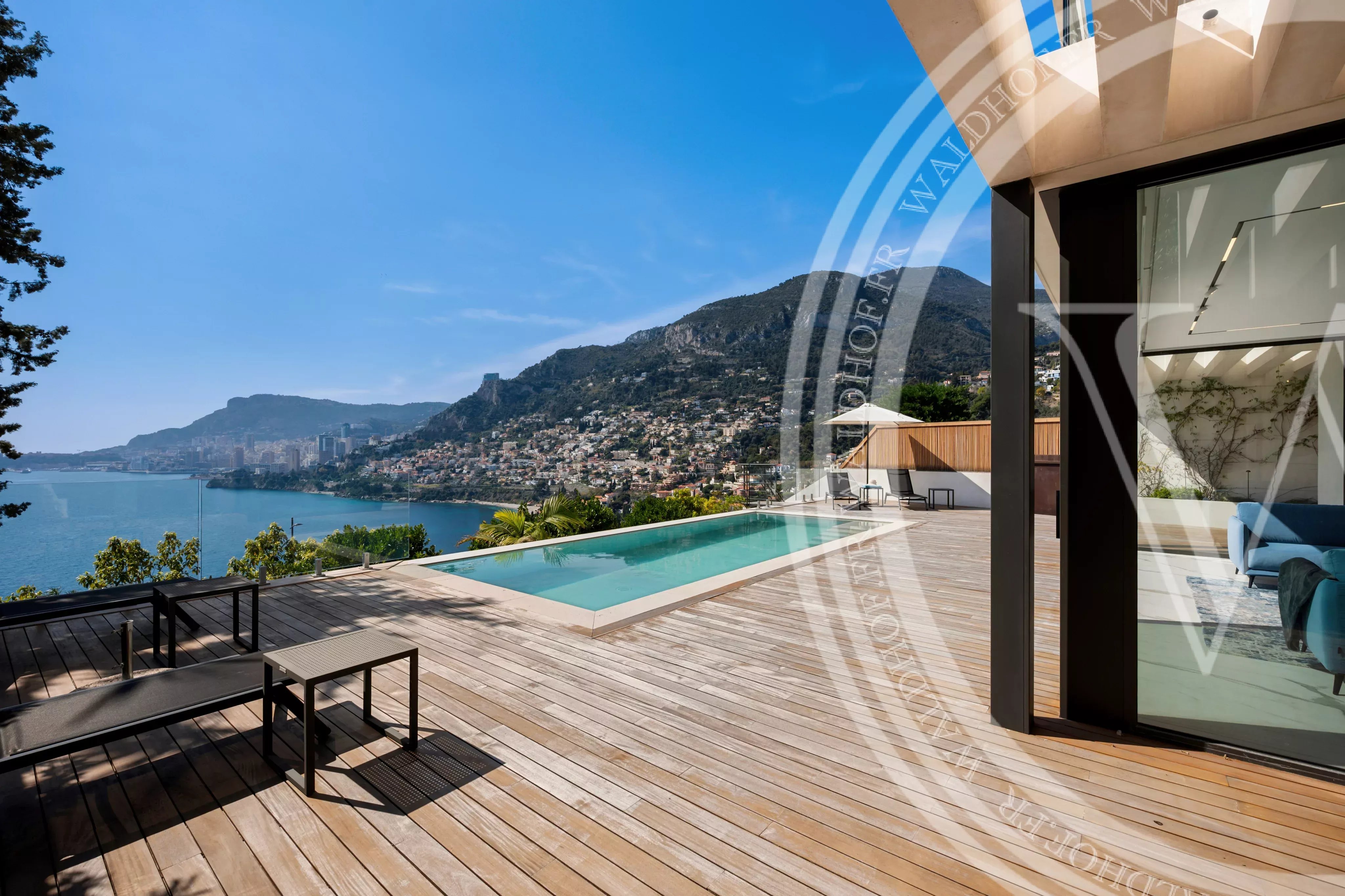 Superbe villa contemporaine neuve avec vue panoramique sur Monaco, spa et salle de sport à Roquebrune-Cap-Martin