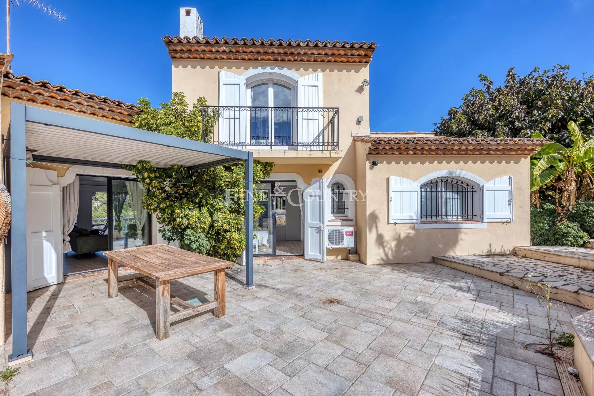 Photo of For sale  Villa in Valbonne - Panoramic view