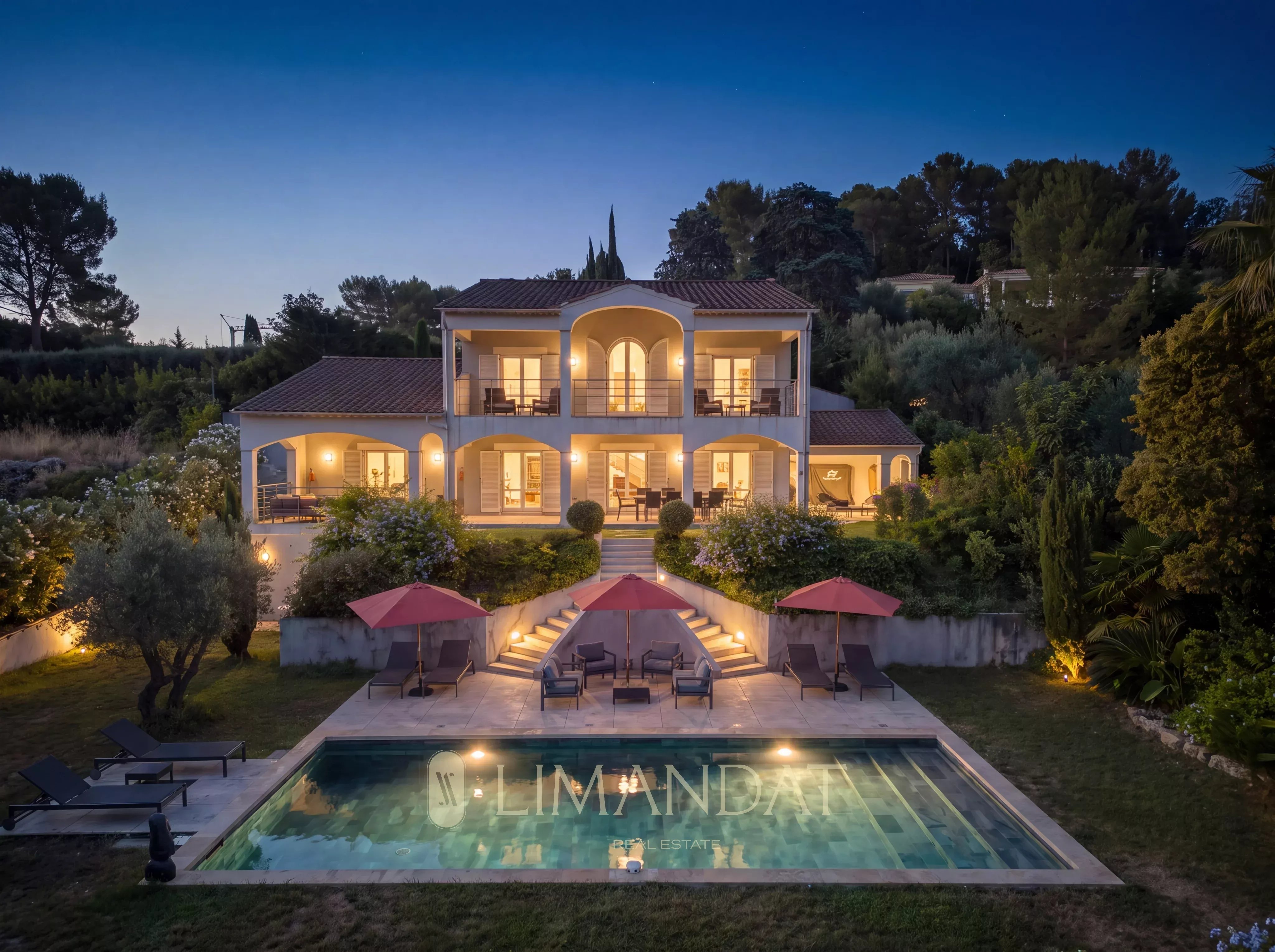 Mougins, villa au calme – 6 chambres – Piscine – Vue sur les collines
