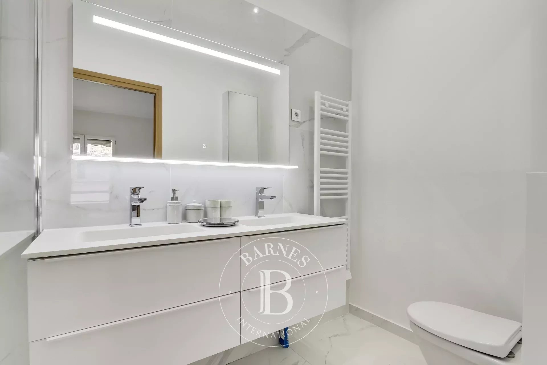 Paris 7 - Saints-Pères/Grenelle - top floor - quiet - picture 8