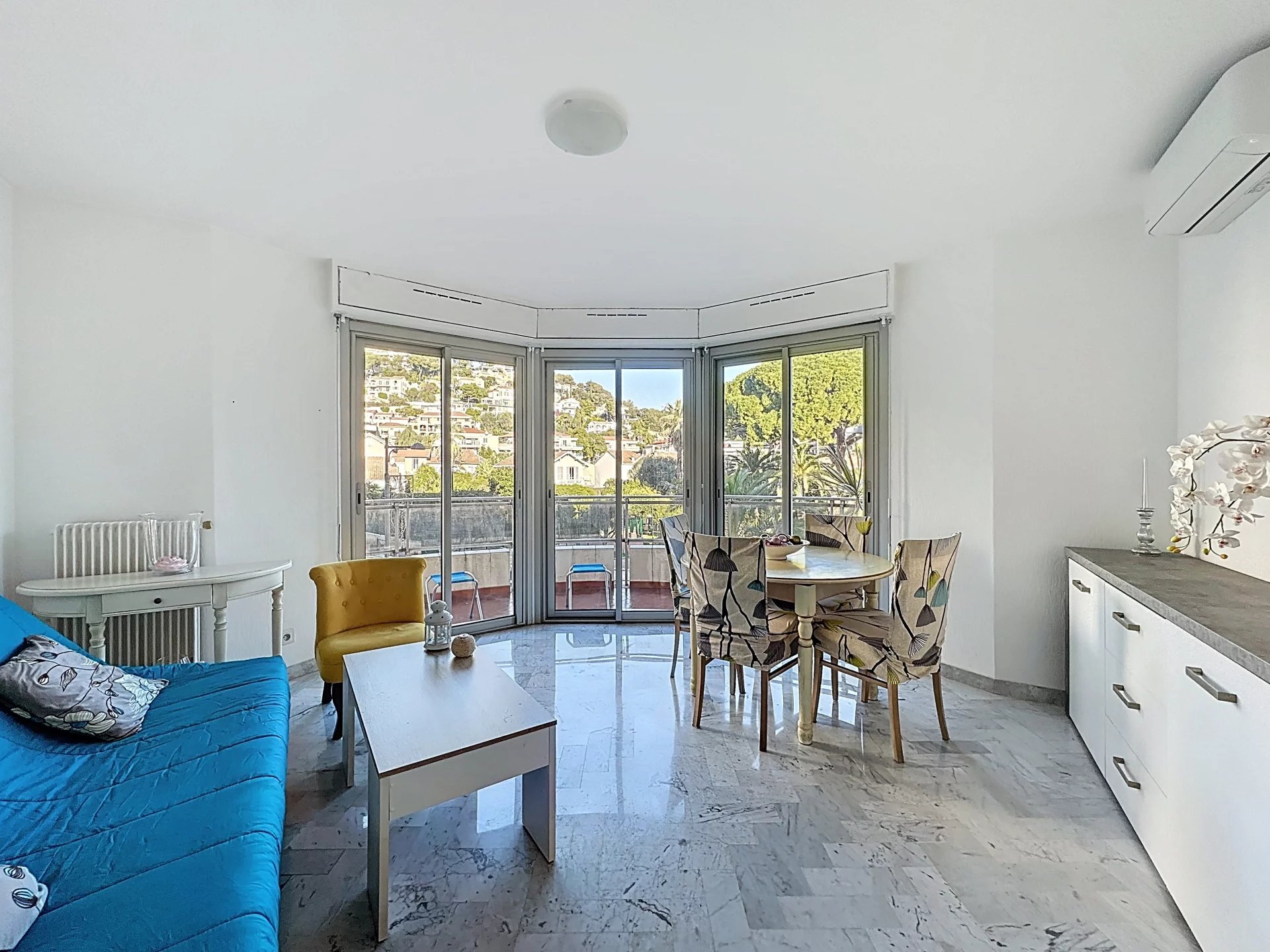 CARNOLES - 2 PIECES TERRASSE ET POSS. PARKING