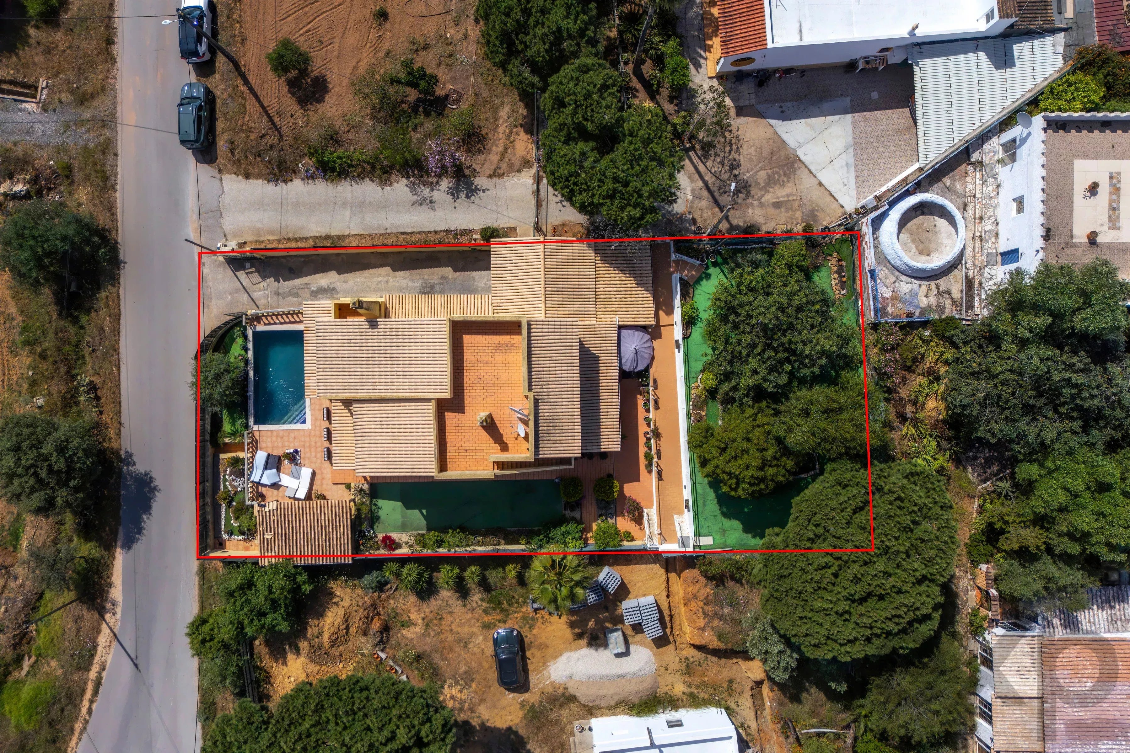 A fantastic, charming 4-bedroom villa with a garden and swimming pool on the outskirts of Olhão 87006245 image 4