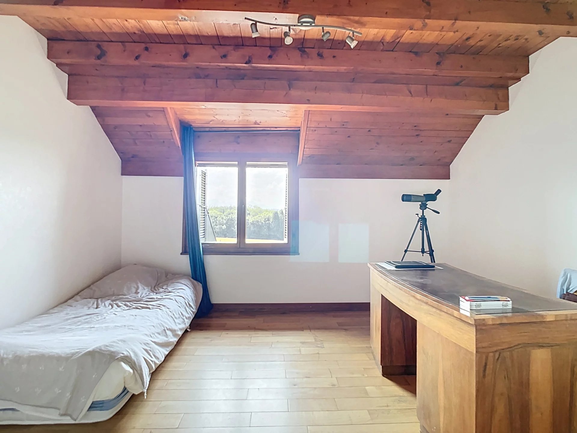 Maison vaudoise avec magnifique jardin